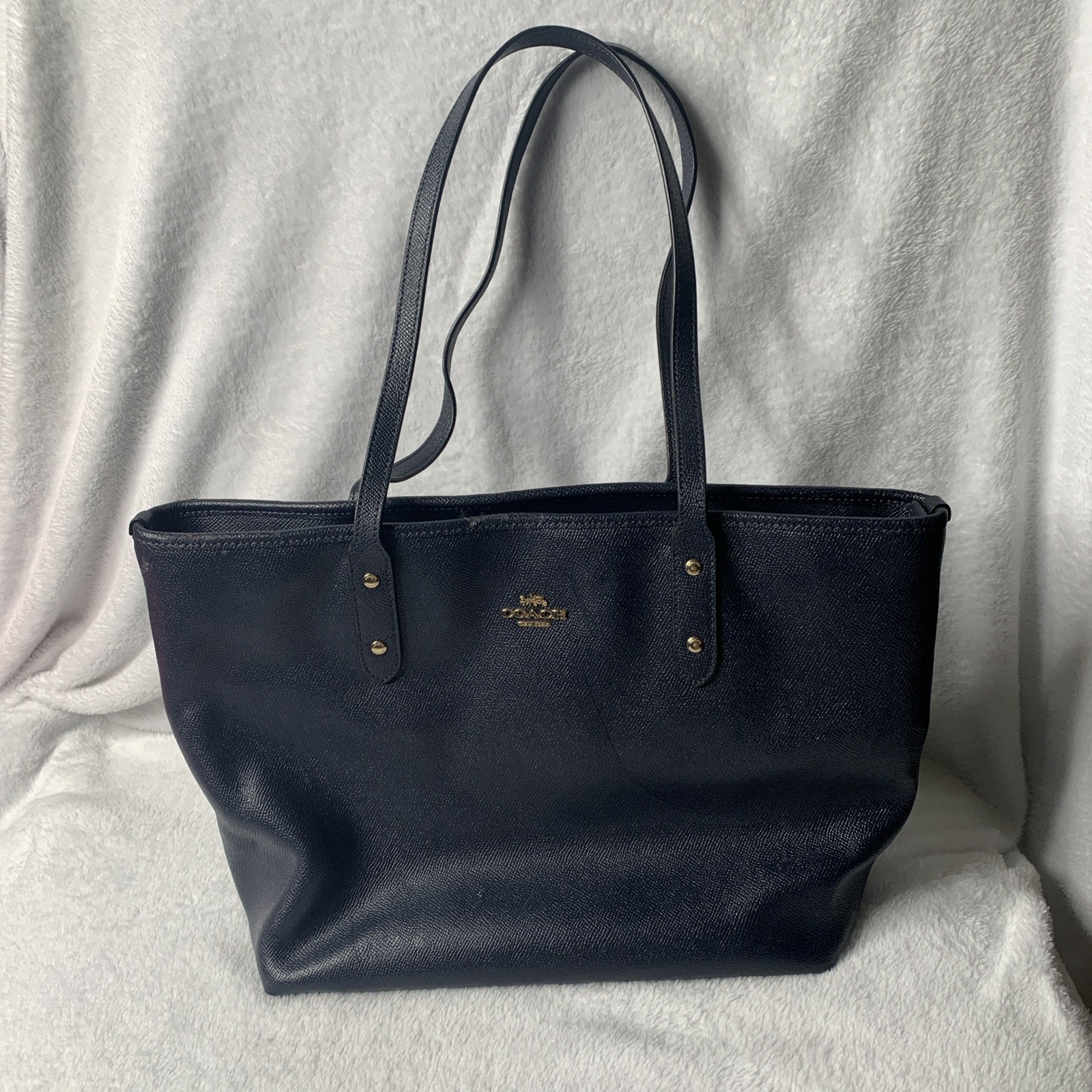Coach City Zip Tote in Navy crossgrain leather with gold-tone hardware F58846