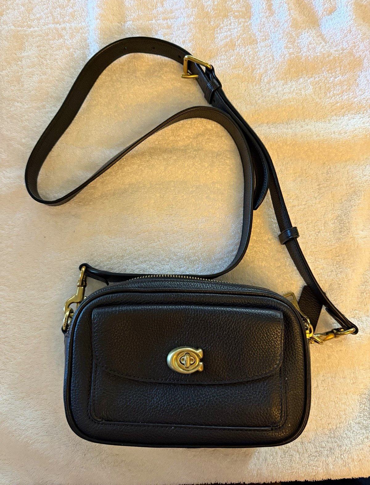 Coach Black Pebbled Leather Shoulder Camera Bag Gold HW Zip Turn Lock Pockets