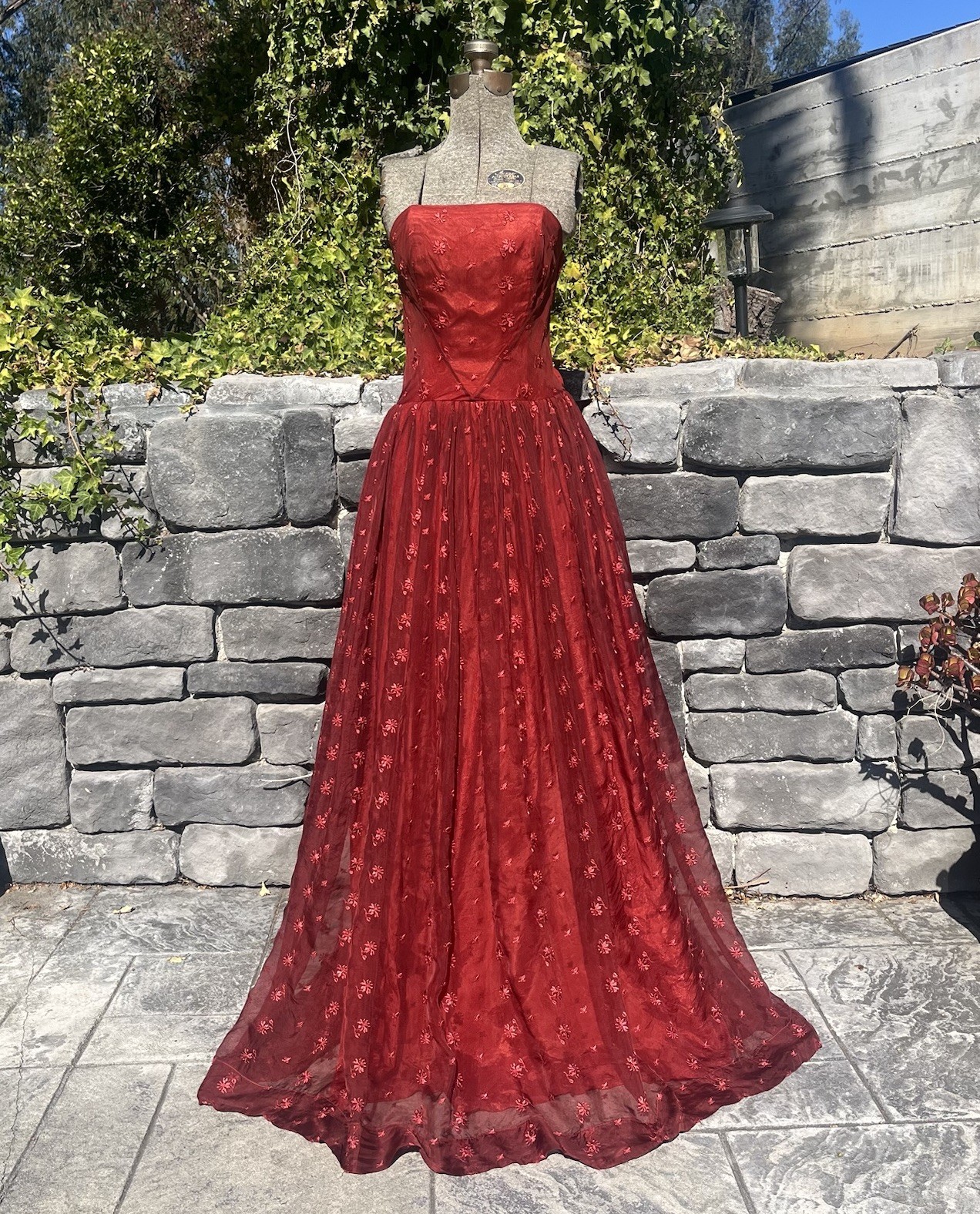 Vintage 50s / 60s Crimson Red Strapless Tulle Ball Gown Formal Evening wear