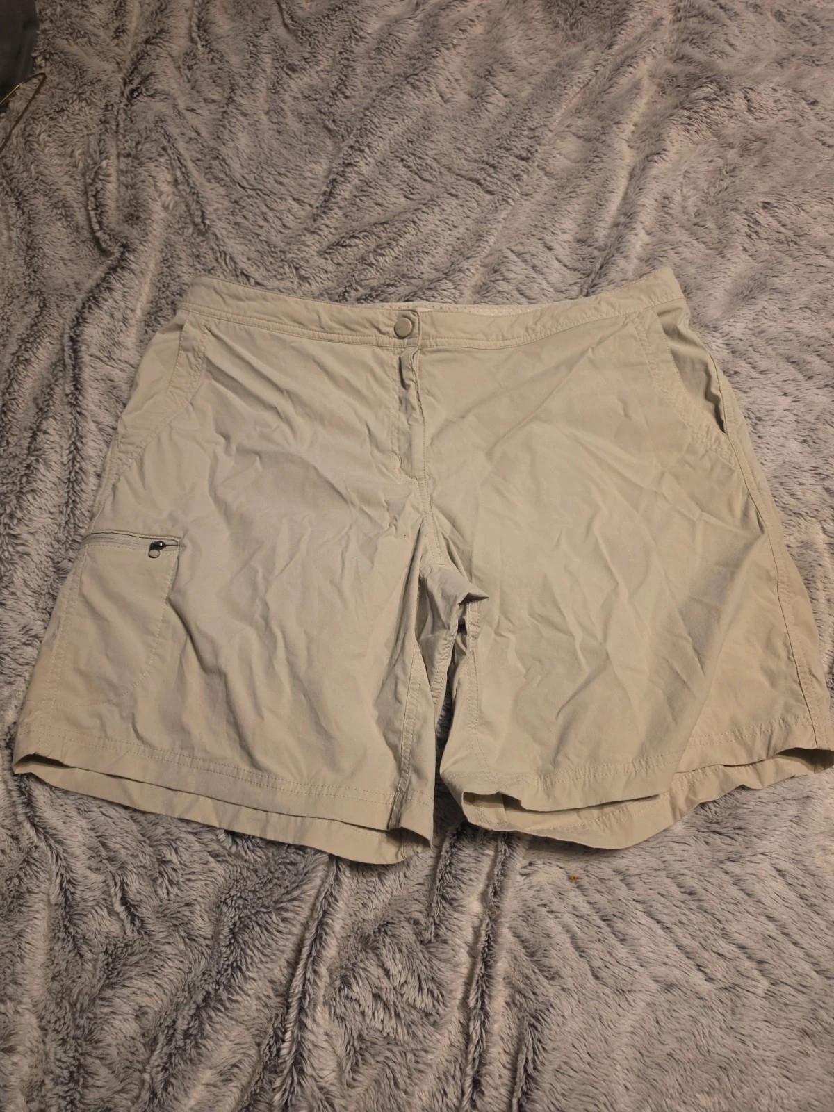 L.L.Bean Women\'s 18 Regular Khaki Hiking Outdoor Shorts Zipper Pocket