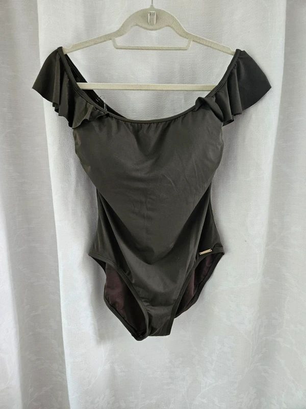 Vince Camuto Off the Shoulder Ruffle One Piece Swimsuit Bonsai Green NWT Size 10