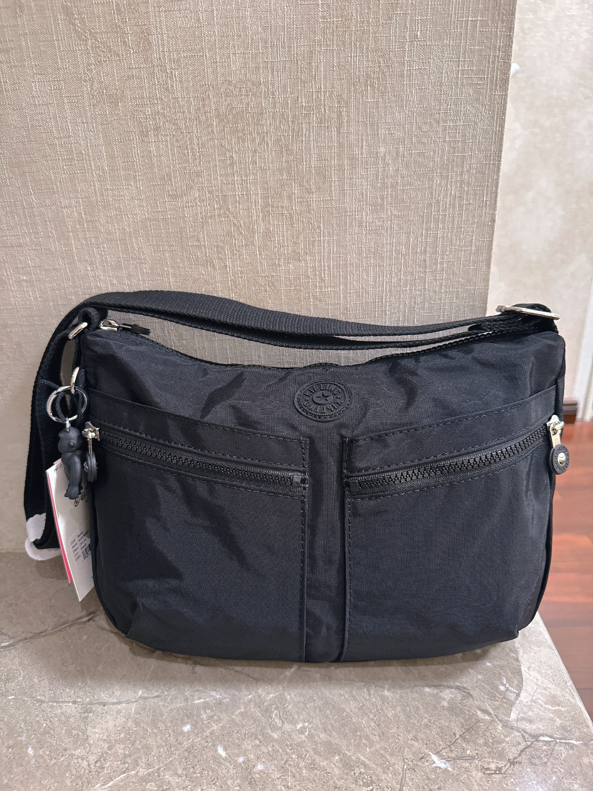 NWT Kipling Women\'s Izellah Crossbody Bag in black 13\