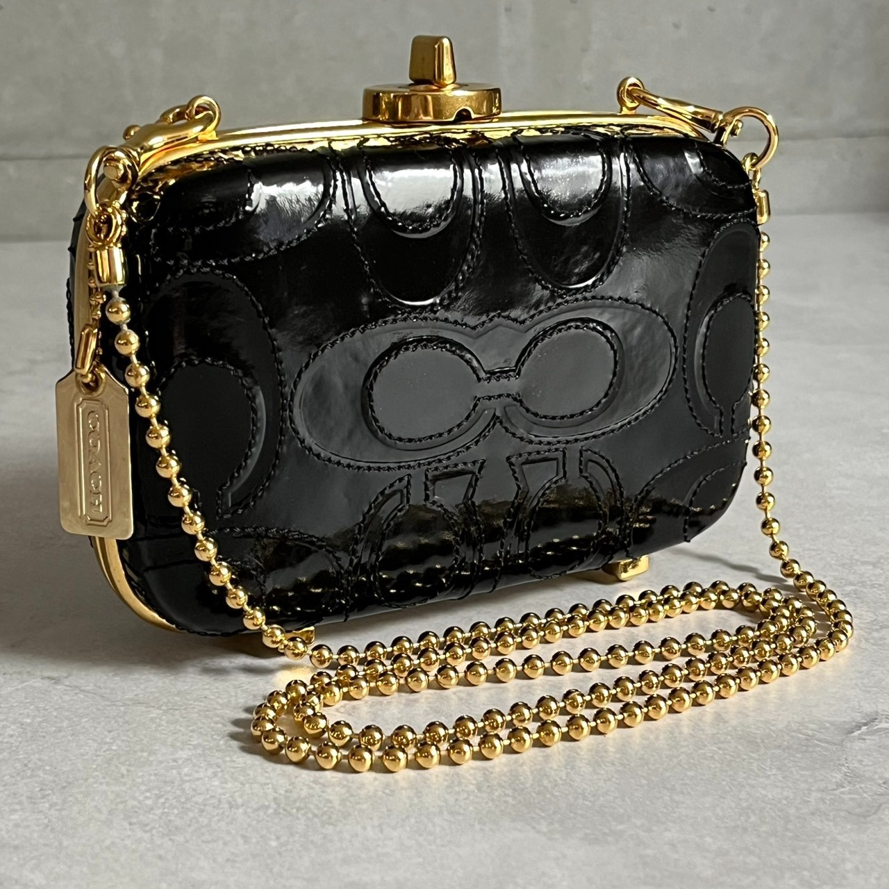 Rare HTF Coach Y2K Black Patent Leather Kisslock Crossbody Bag Gold Chain 12198