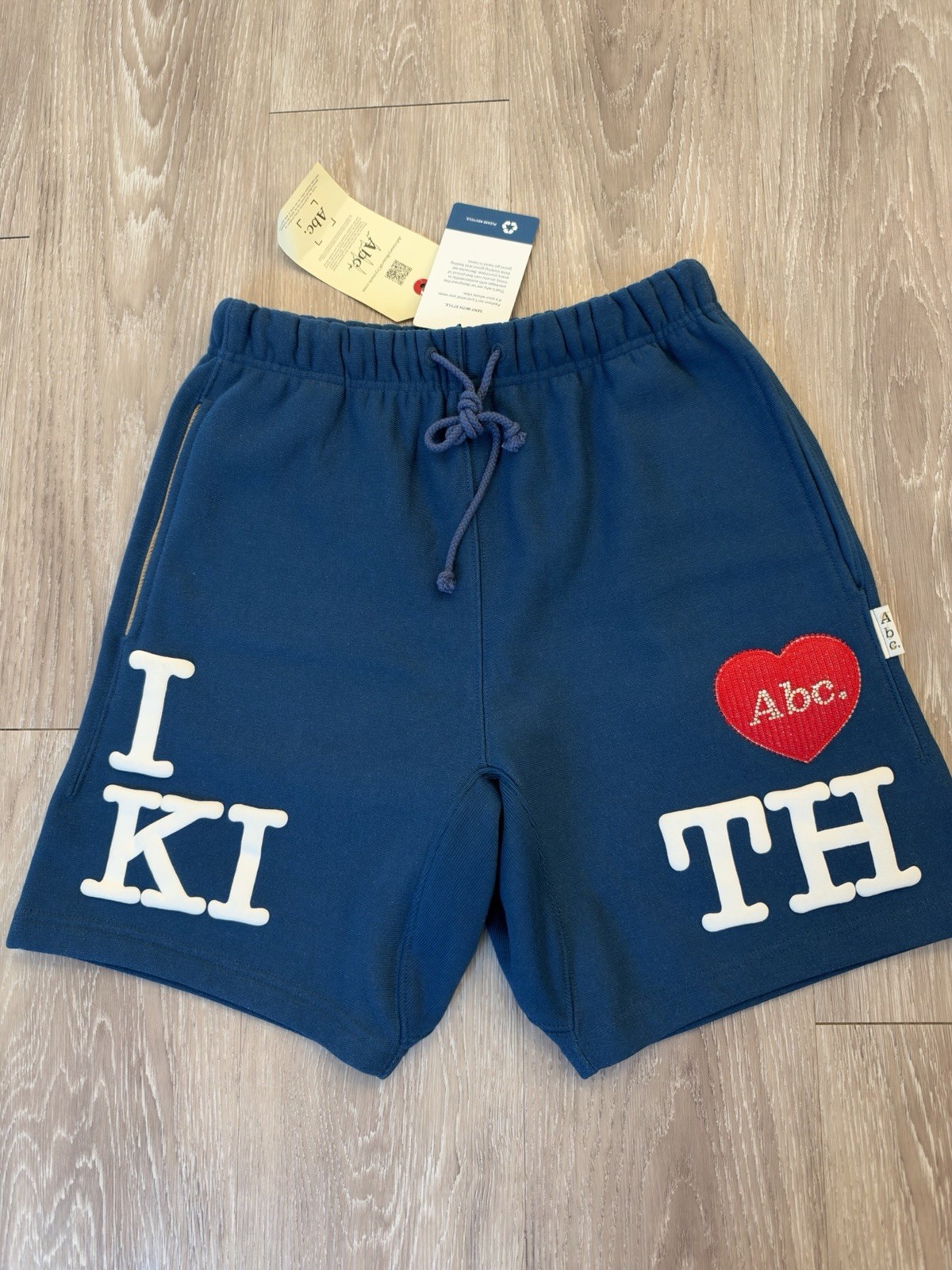 KITH x Advisory Board Crystals I Love Kith Short — Size M Medium