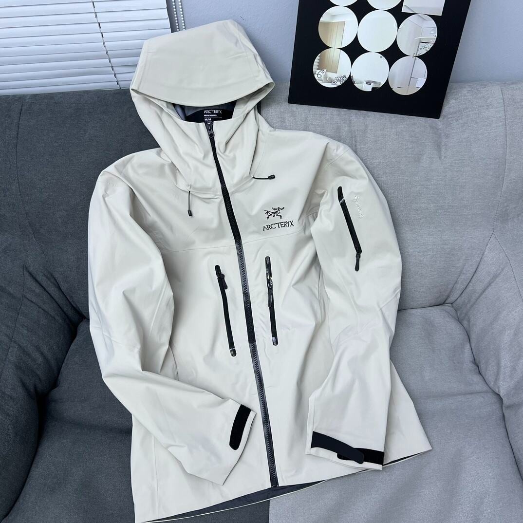 EXCLUSIVE Arcteryx jacket NEW mens MEDIUM