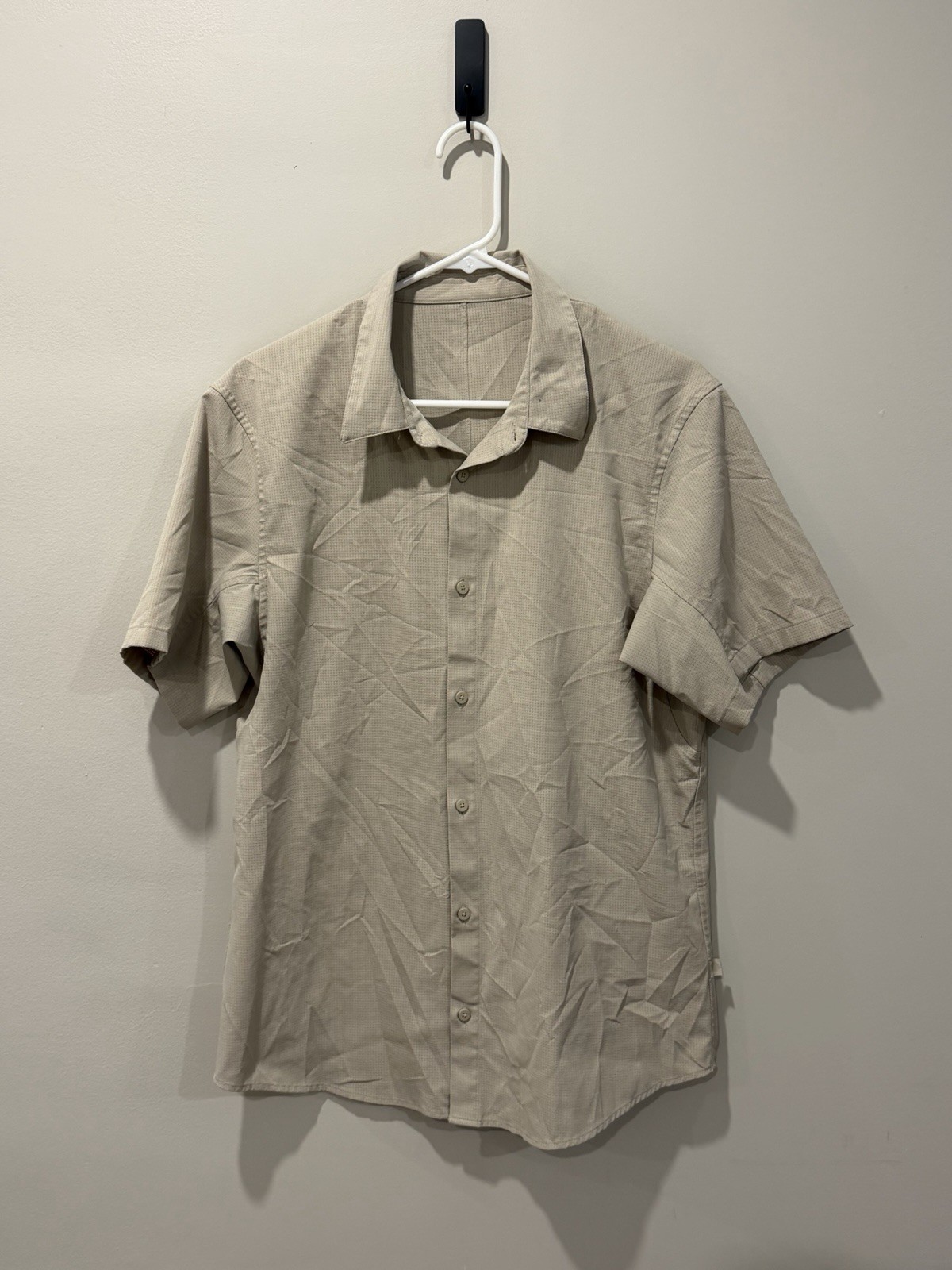Lululemon Men\'s Large Woven Solid Short Sleeve Button-Up Shirt Pocket