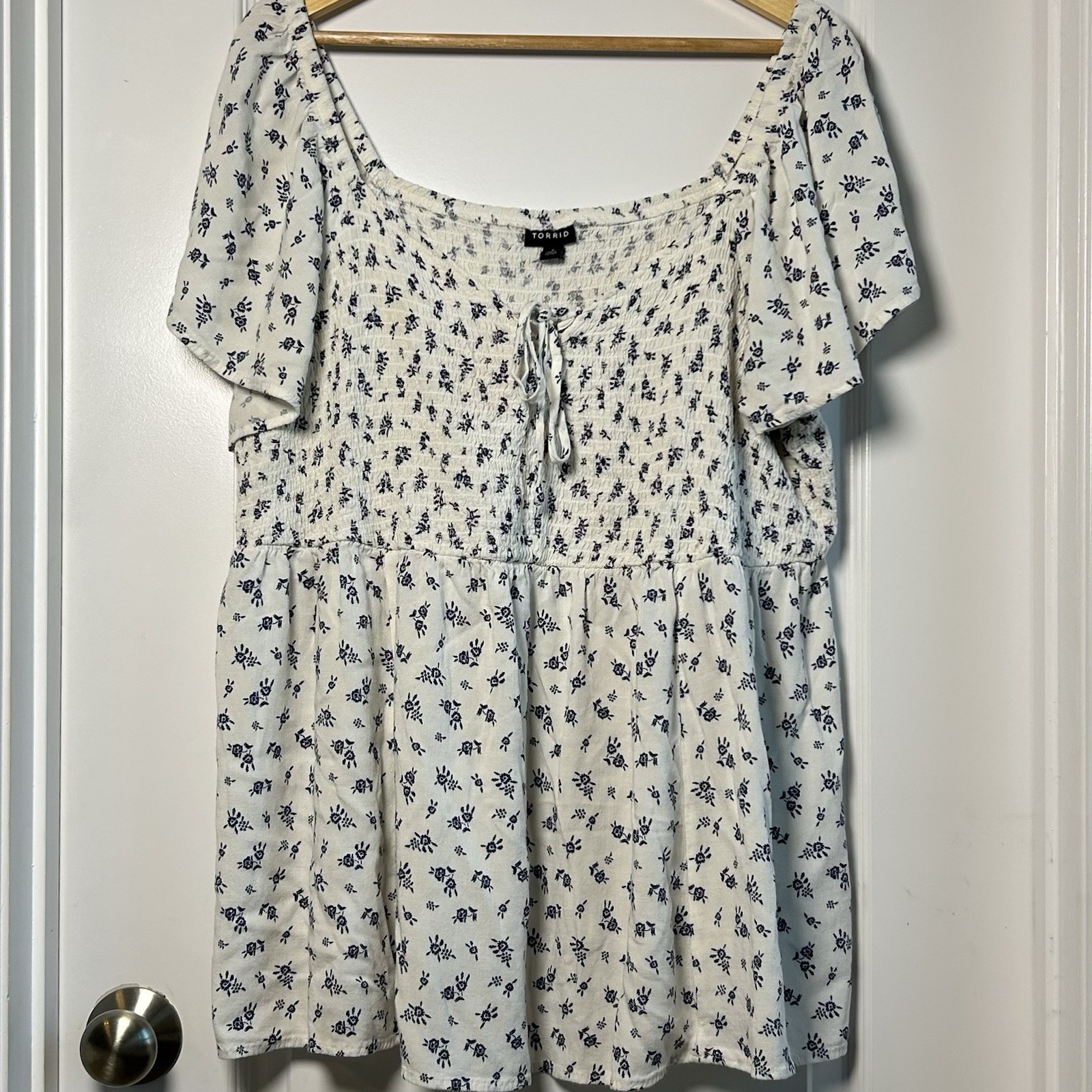 Torrid Cream Navy Ditsy Floral Smocked Tie Front Flutter Sleeve Babydoll Top