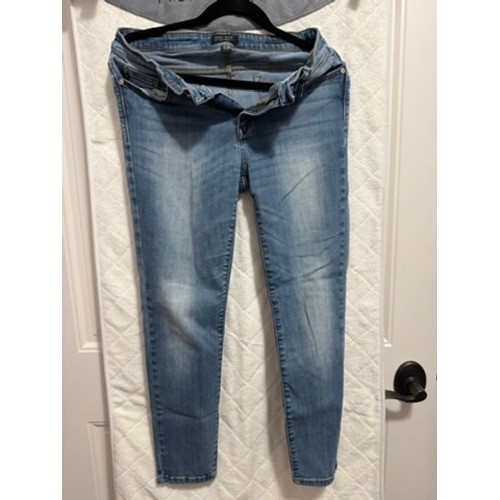 Judy Blue Los Angeles Medium Wash Skinny Jeans Size 11/30