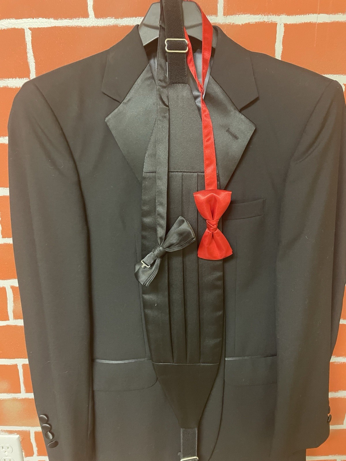 Stafford Tailored Tuxedo Men\'s Size 50R Jacket, Pants 40 X 32, Shirt 17 1/2