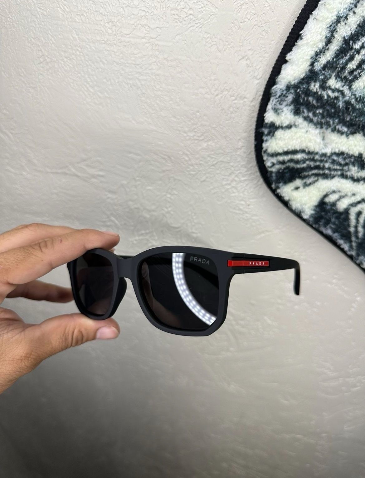PRADA Men’s Línea rossa Black Designer Sunglasses (FREE SHIPPING) ✈️