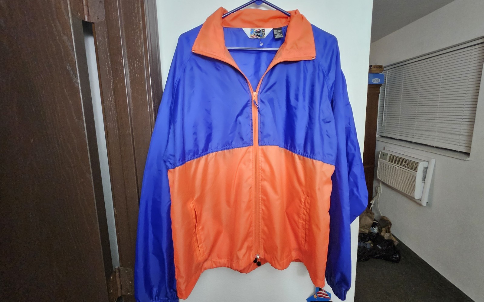 Sasson Vintage Jacket NWT Size Large Waterproof Blue Orange Rare Dual Pockets 