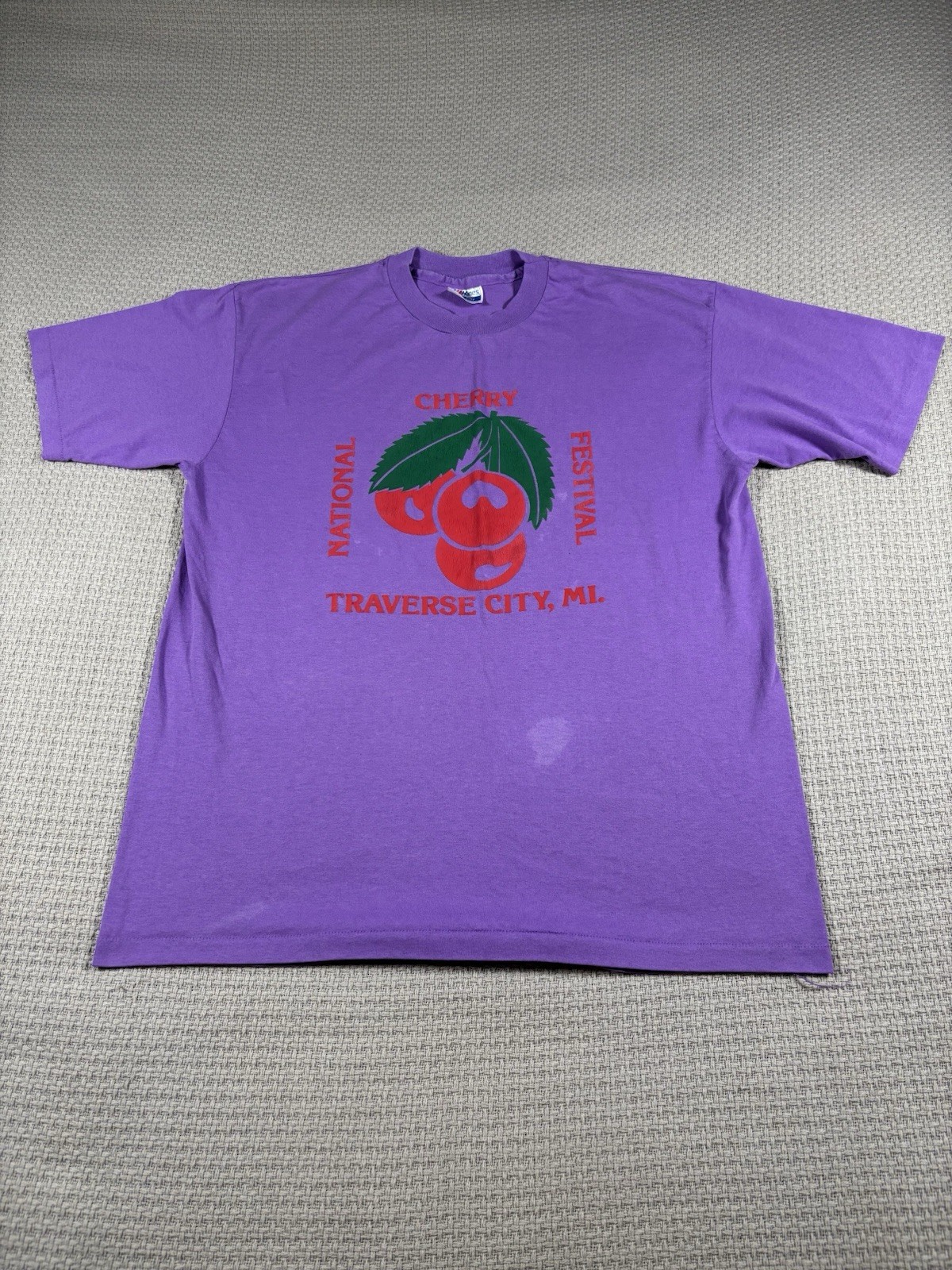 Vintage Traverse City Michigan Cherries Cherry Festival Tee Shirt Size XL Purple