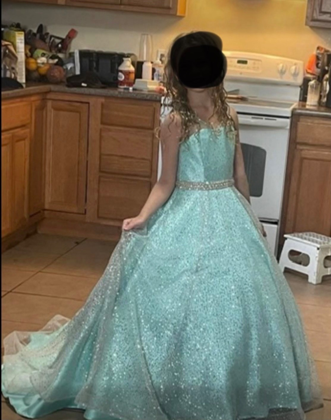 Ritzee Girl size 8 little girl pageant dress, has flaws