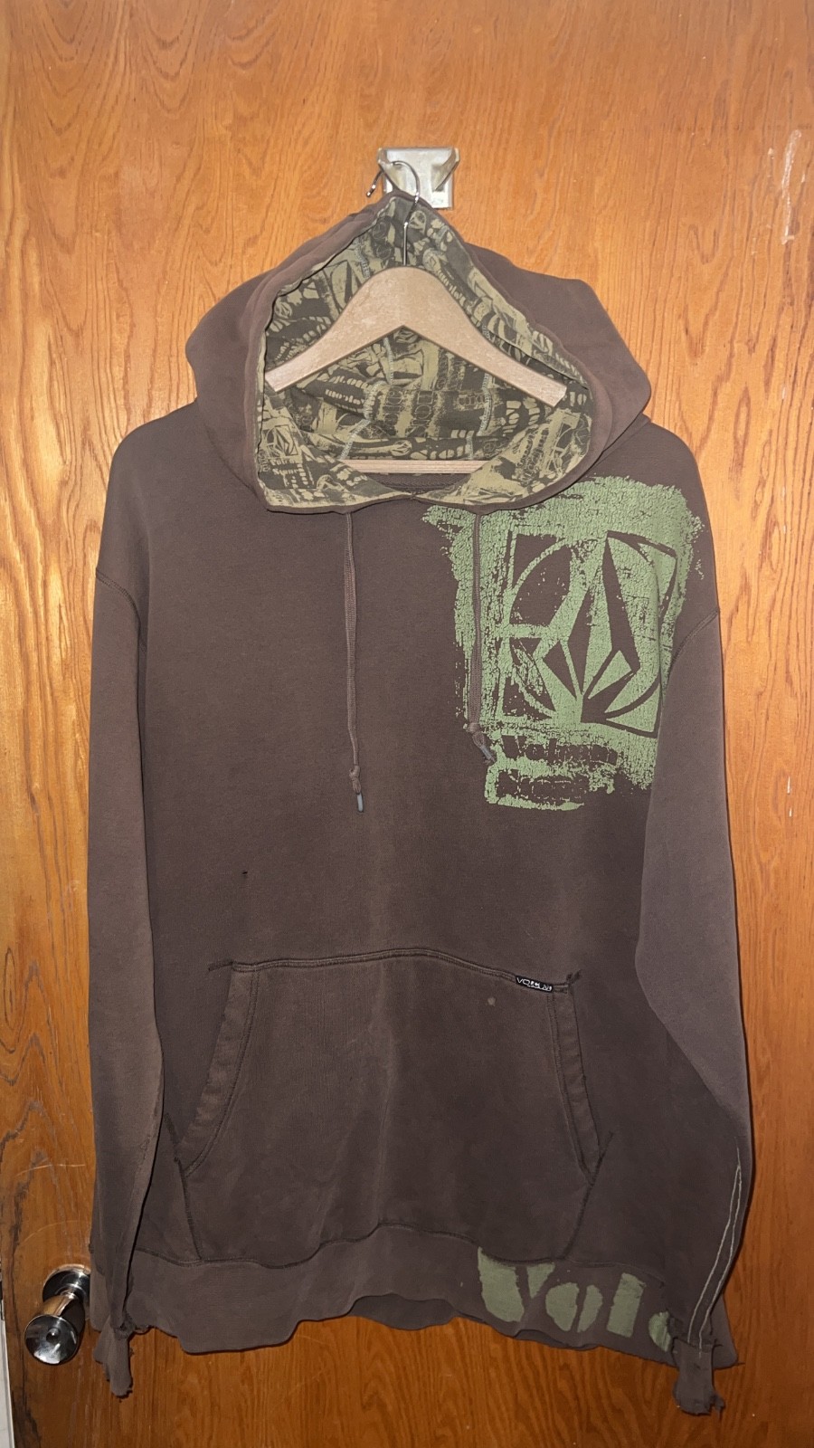Vintage 2006 Volcom sweatshirt hoodie, Large. skatboard brand