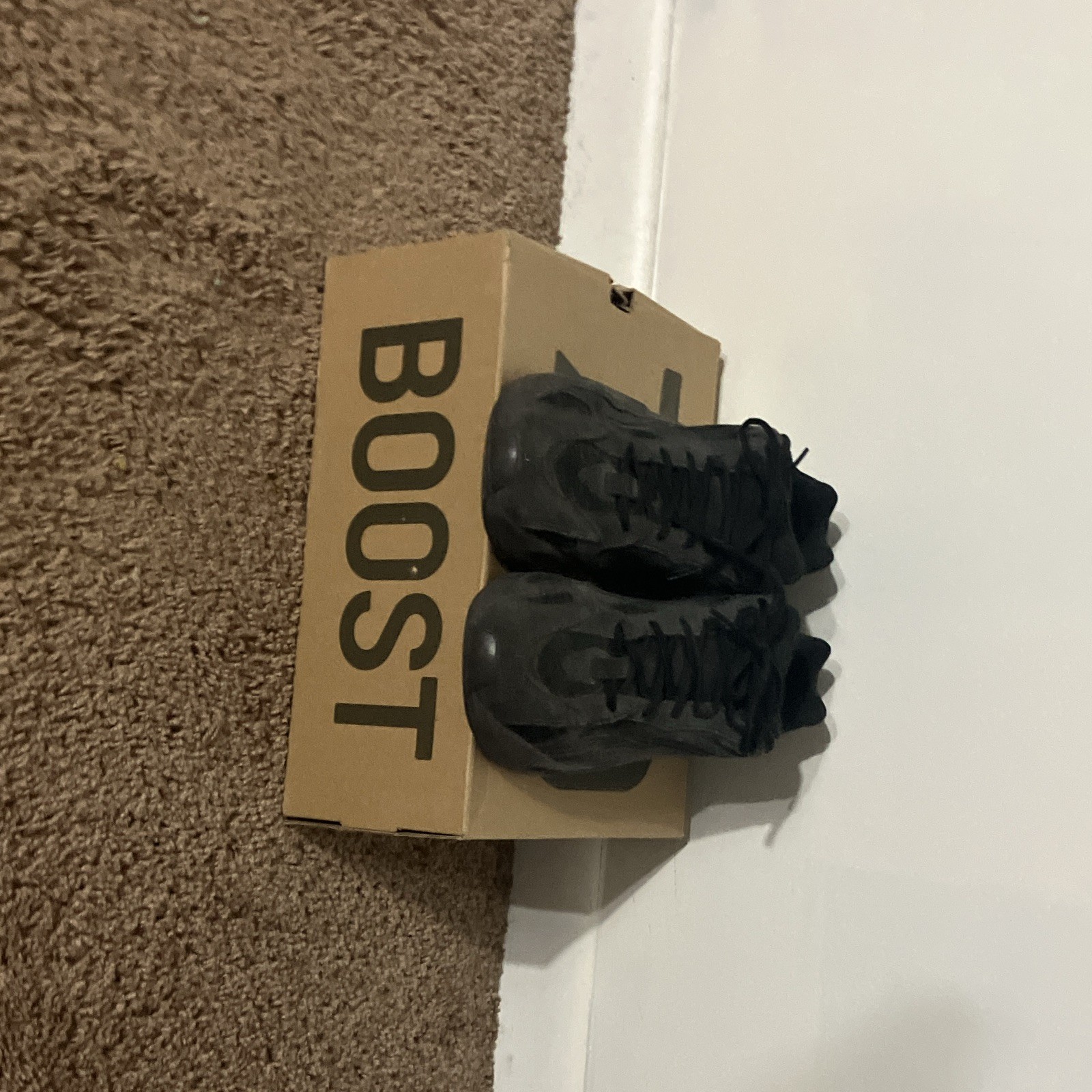 adidas Yeezy Boost 700 V2 Vanta Black Men\'s Sneakers Size 9.5 FU6684