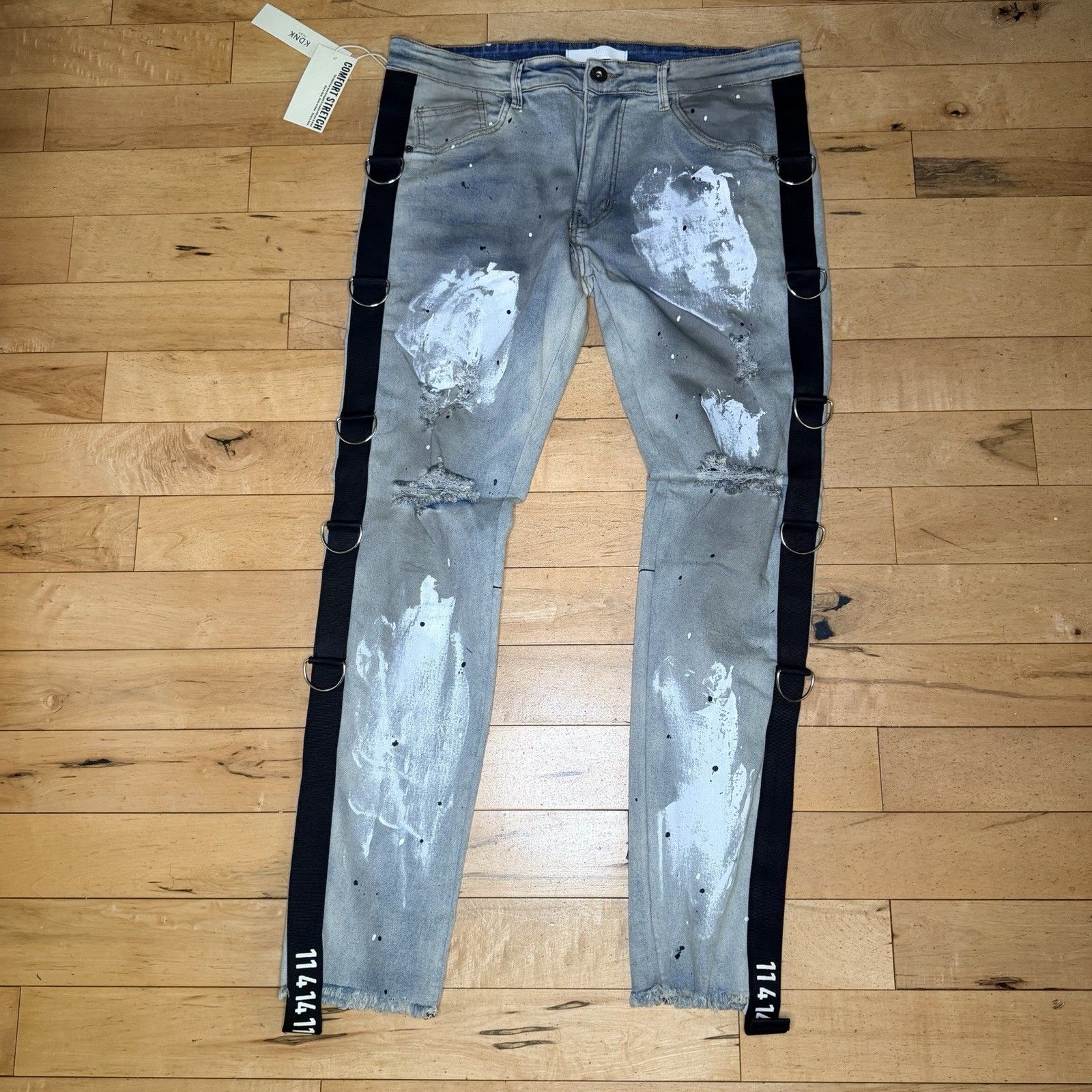 KDNK Jeans Skinny Leg Distressed Paint Splats D Ring Buckles 1141411 Men’s 36