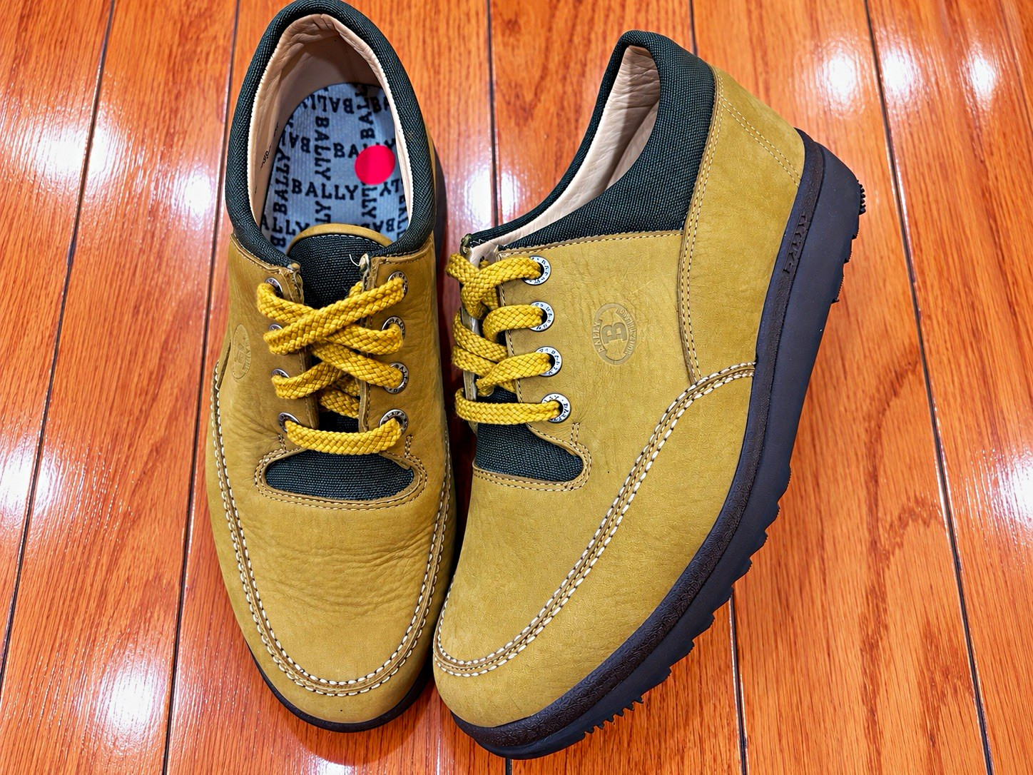Vintage Bally Switzerland men’s 7.5 M tan nubuck leather walking shoes
