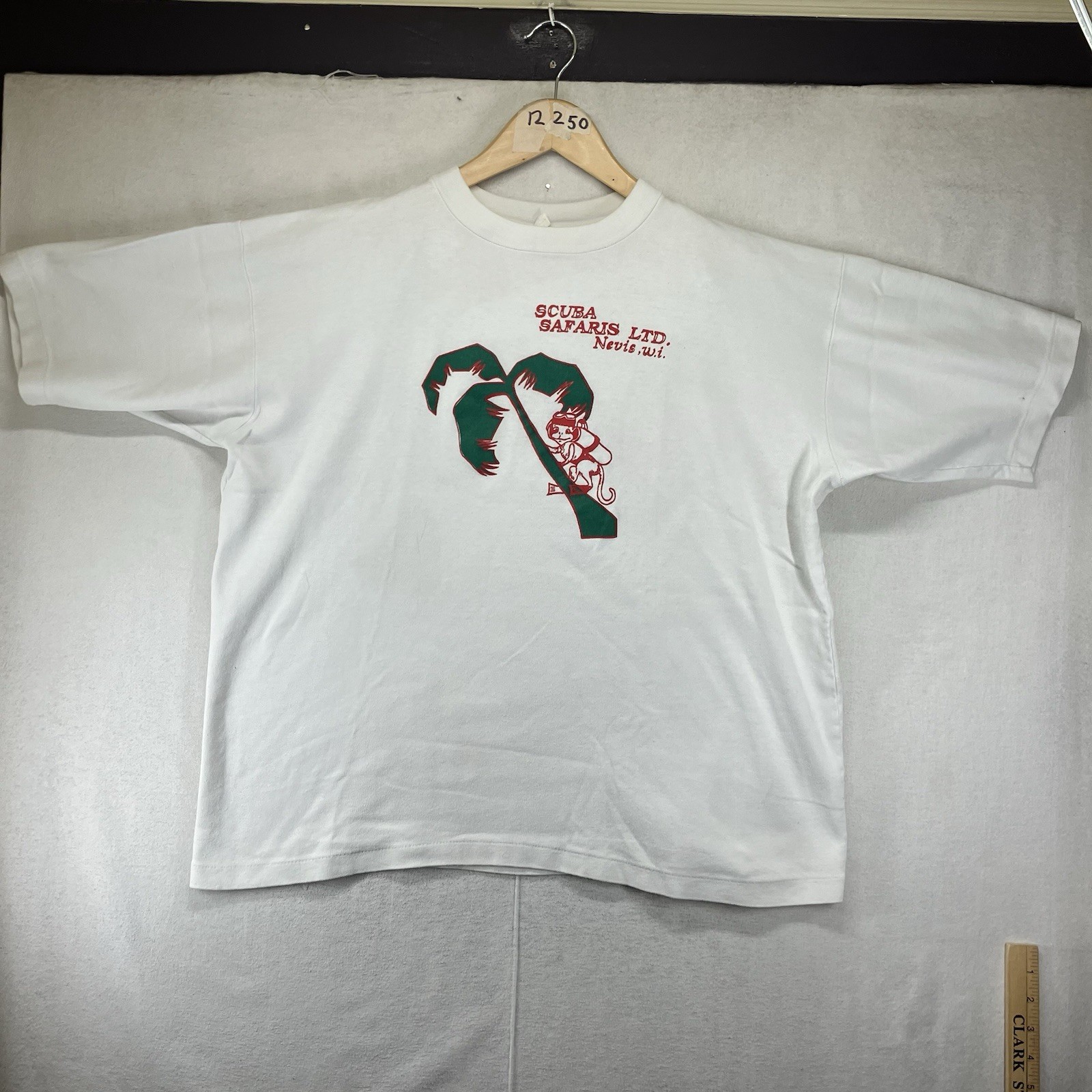 Random 80s VTG Single Stitch T Shirt Large Scuba Dive Monkey Nevis Island BOXY