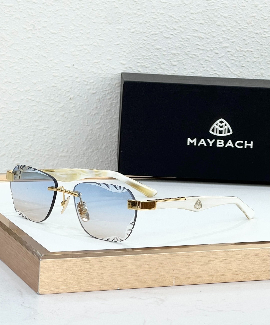 MAYBACH THE ARTIST III White Marble Gold / Light Blue Gradient Sunglasses 56□18-