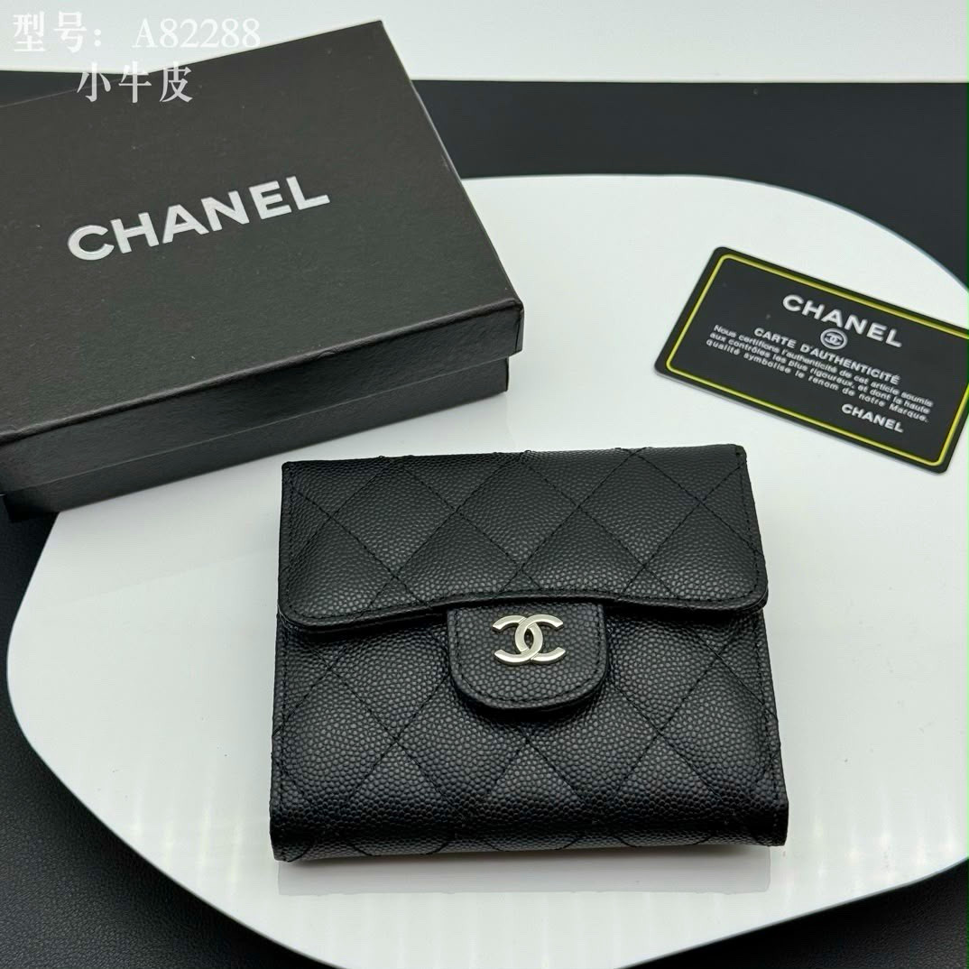 CHANEL Black Quilted Leather Women\'s Bi-Fold Wallet Snap Closure Zipper Pocket