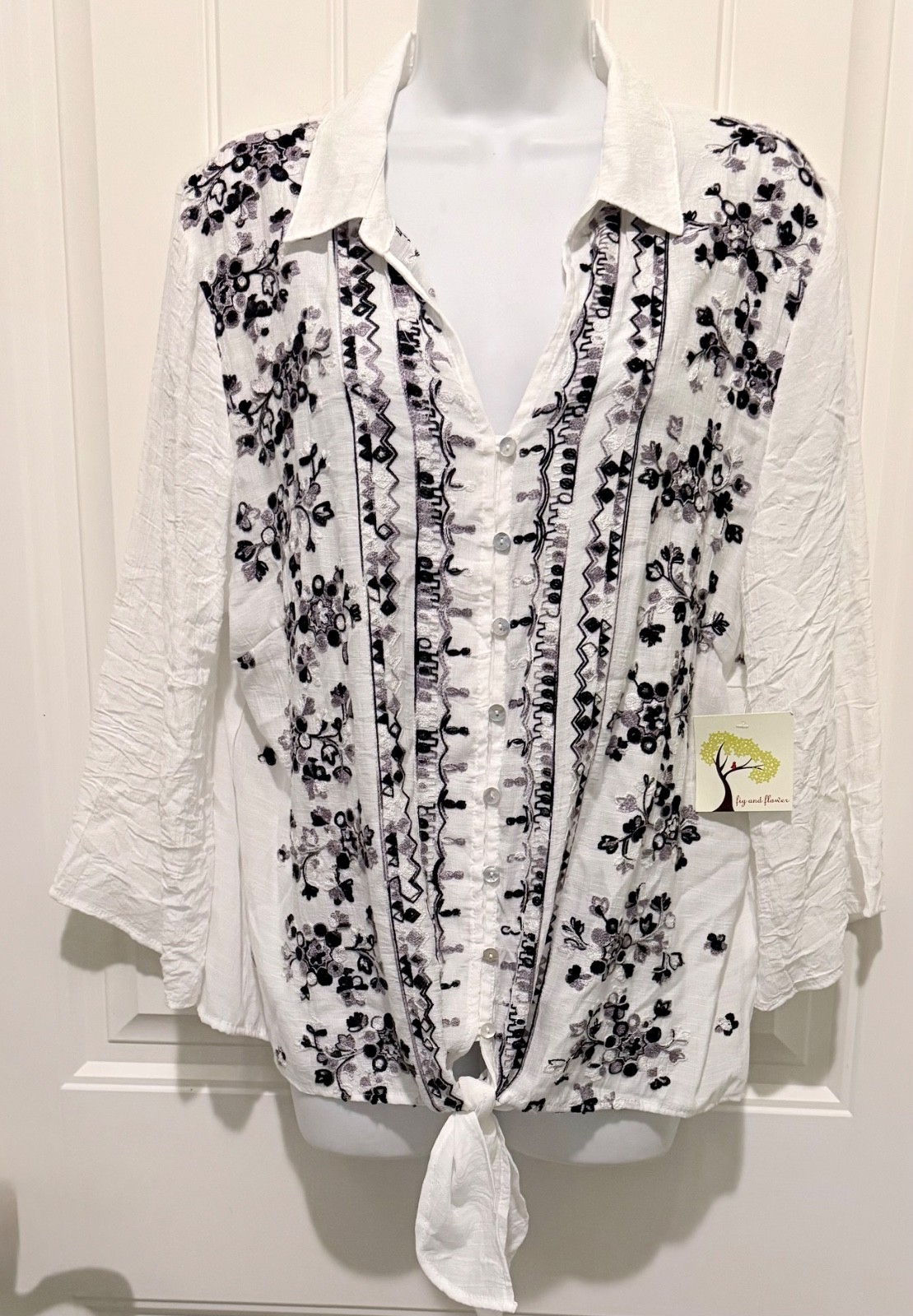 NWT Fig and Flower Embroidered Button-Up Top Sz XL Tie Front Floral 3/4 Sleeves