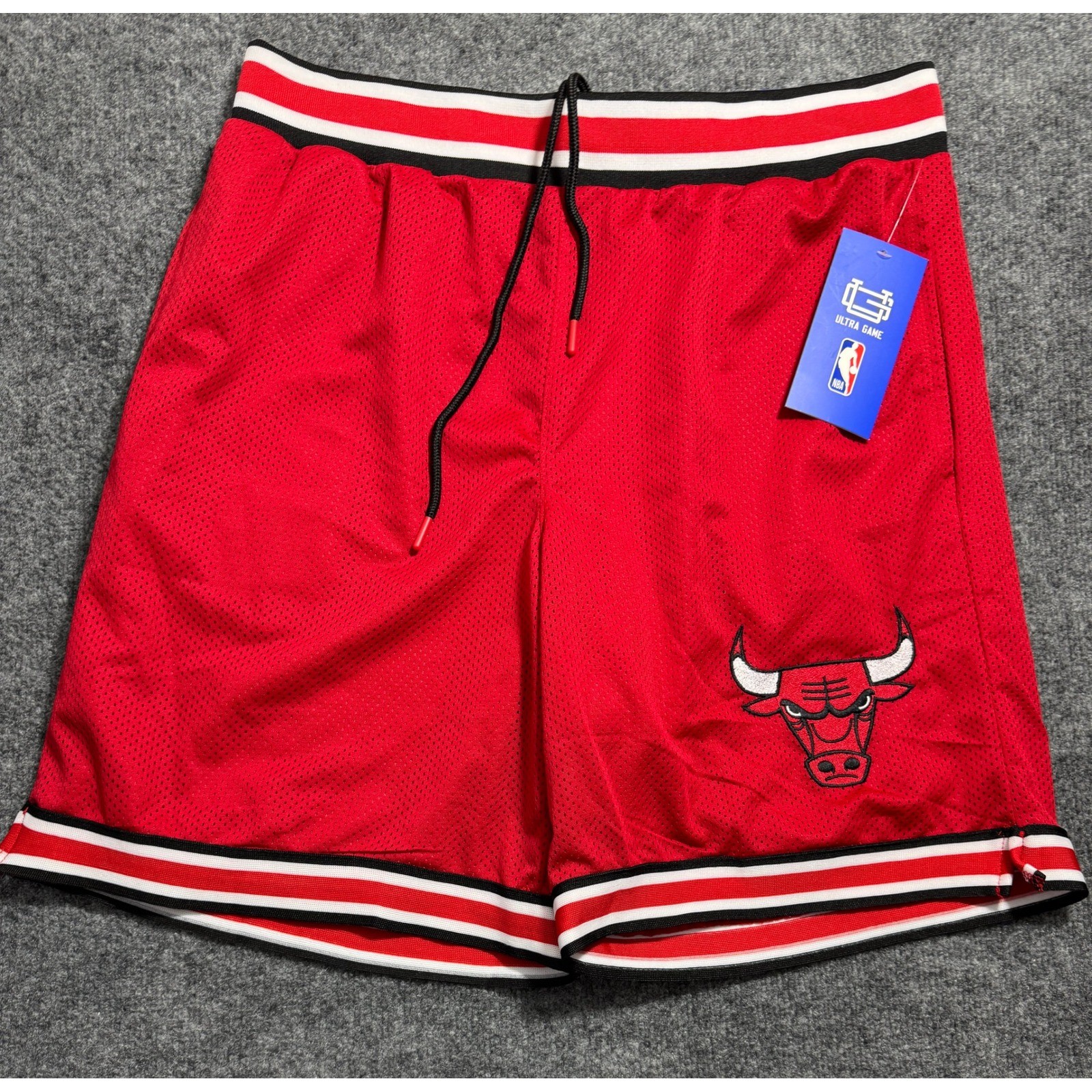 NBA Ultra Game Chicago Bulls Mesh Basketball Shorts Red White Men\'s Size L NWT