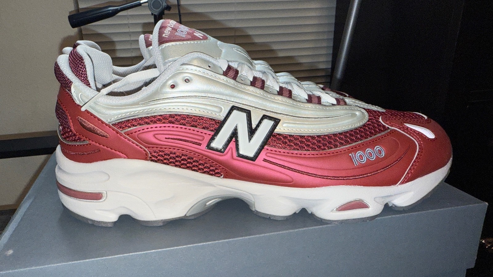 New Balance 1000 m1000q red white sneakers