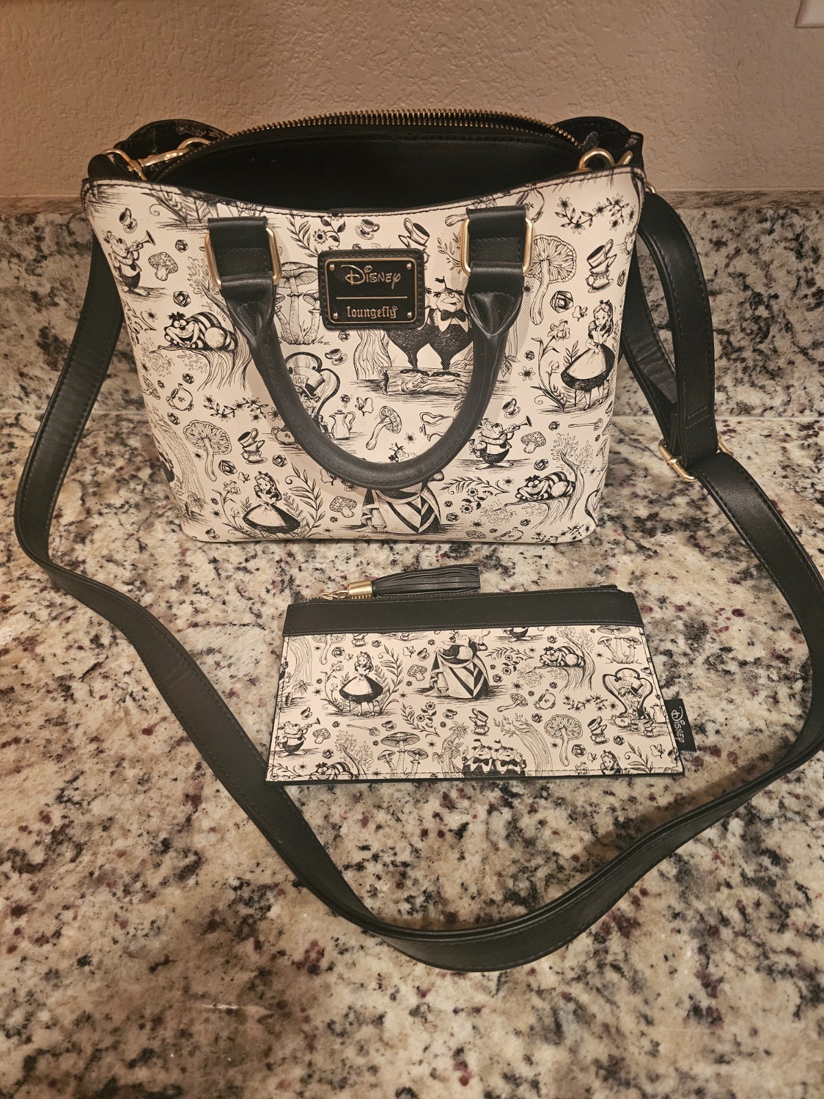 Loungefly Alice in Wonderland Line Art Handbag Crossbody w/ wallet rare exclusiv