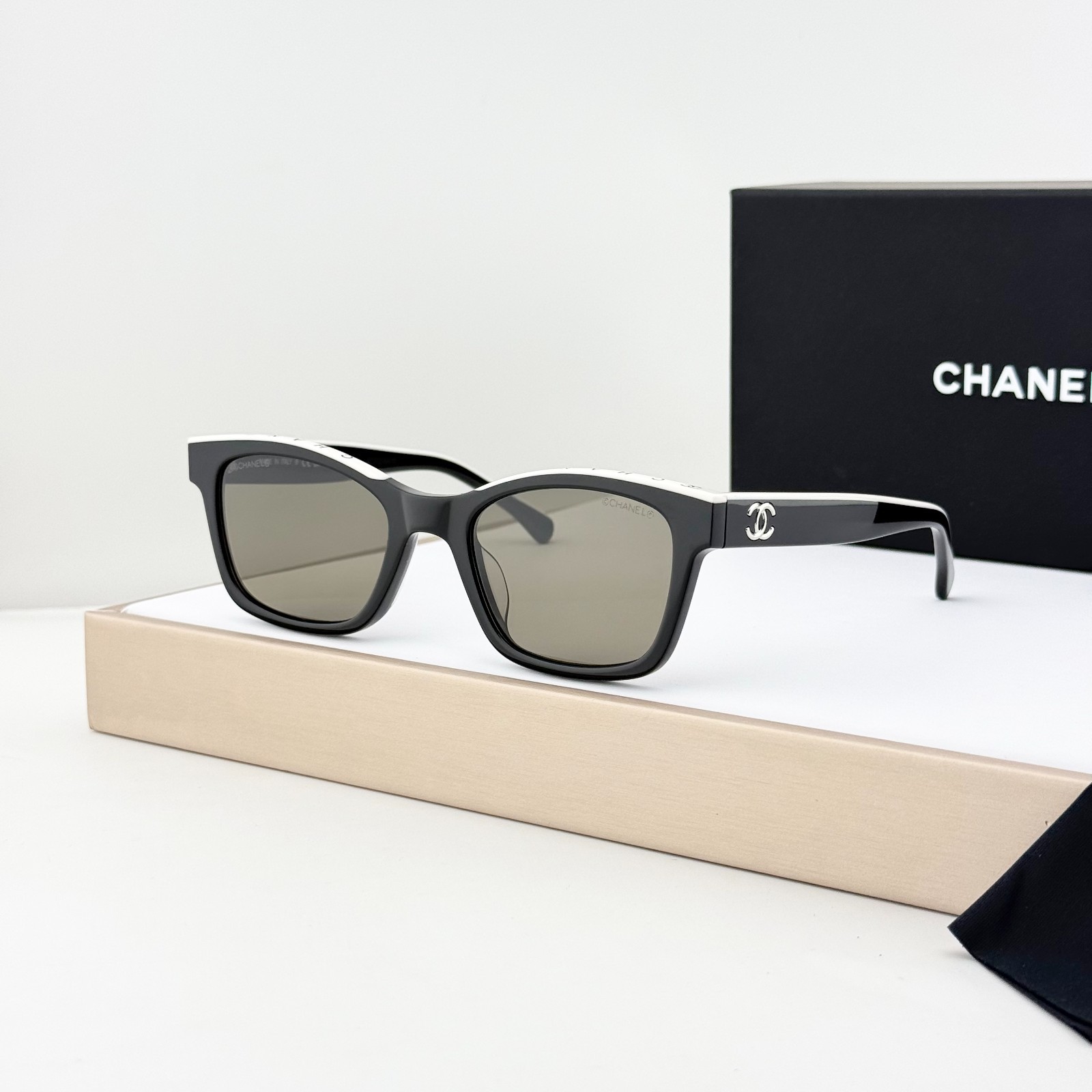 CHANEL CH5417 Square Sunglasses Black Beige Acetate Gray Lens Women 54-22-140