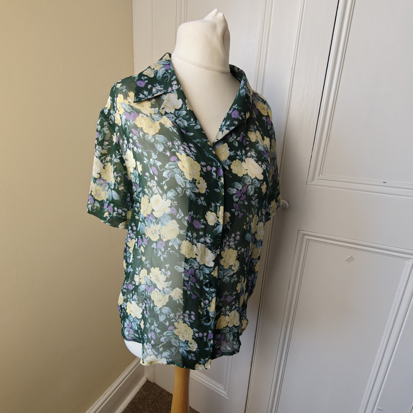 Patra Short Sleeve Shirt M Women\'s Green Floral 100% Silk Chiffon Summer Sheer