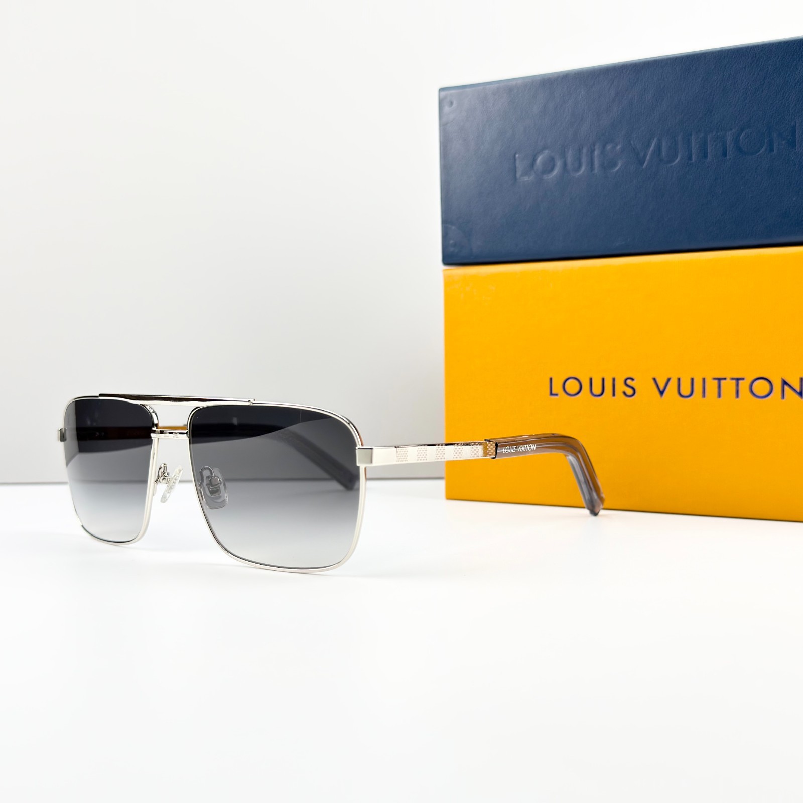 Louis Vuitton Z0260U Silver Gray Gradient Sunglasses Retro Square Pilot New