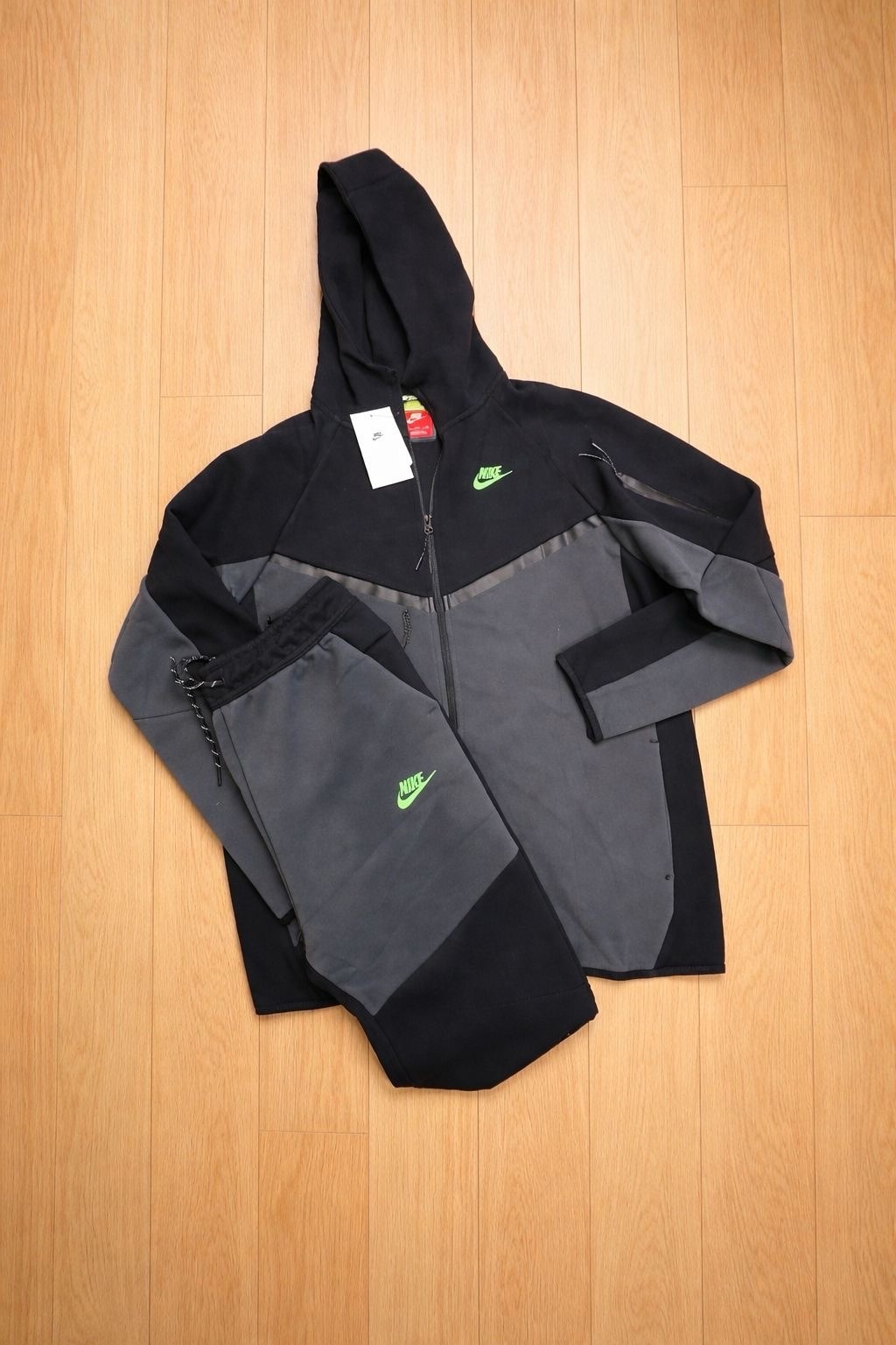 Nike Men\'s Black Gray (L)Hooded Tracksuit Set