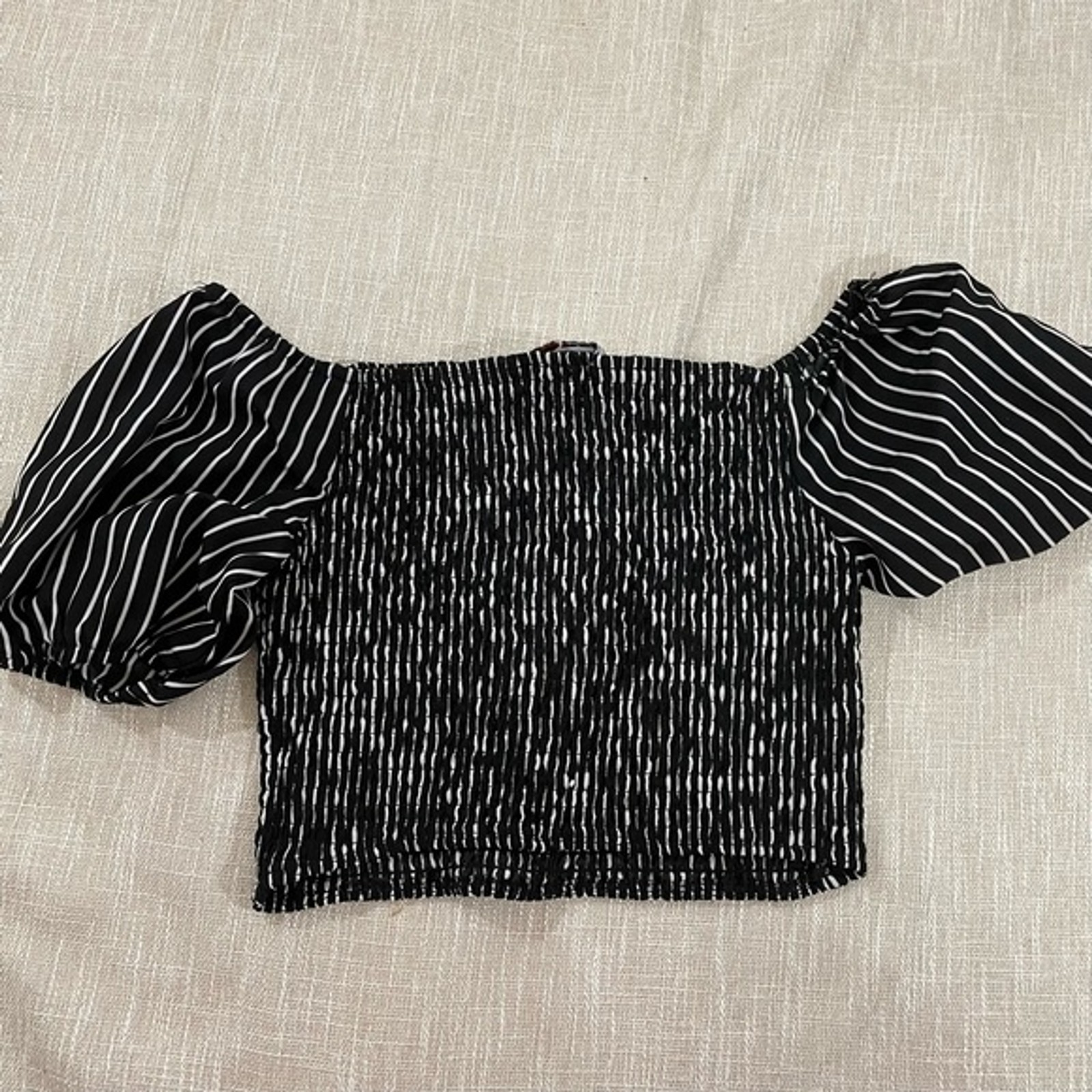 A Calin by Flying Tomato Blue and White Puffed Sleeve Stretchy Crop Top Size L