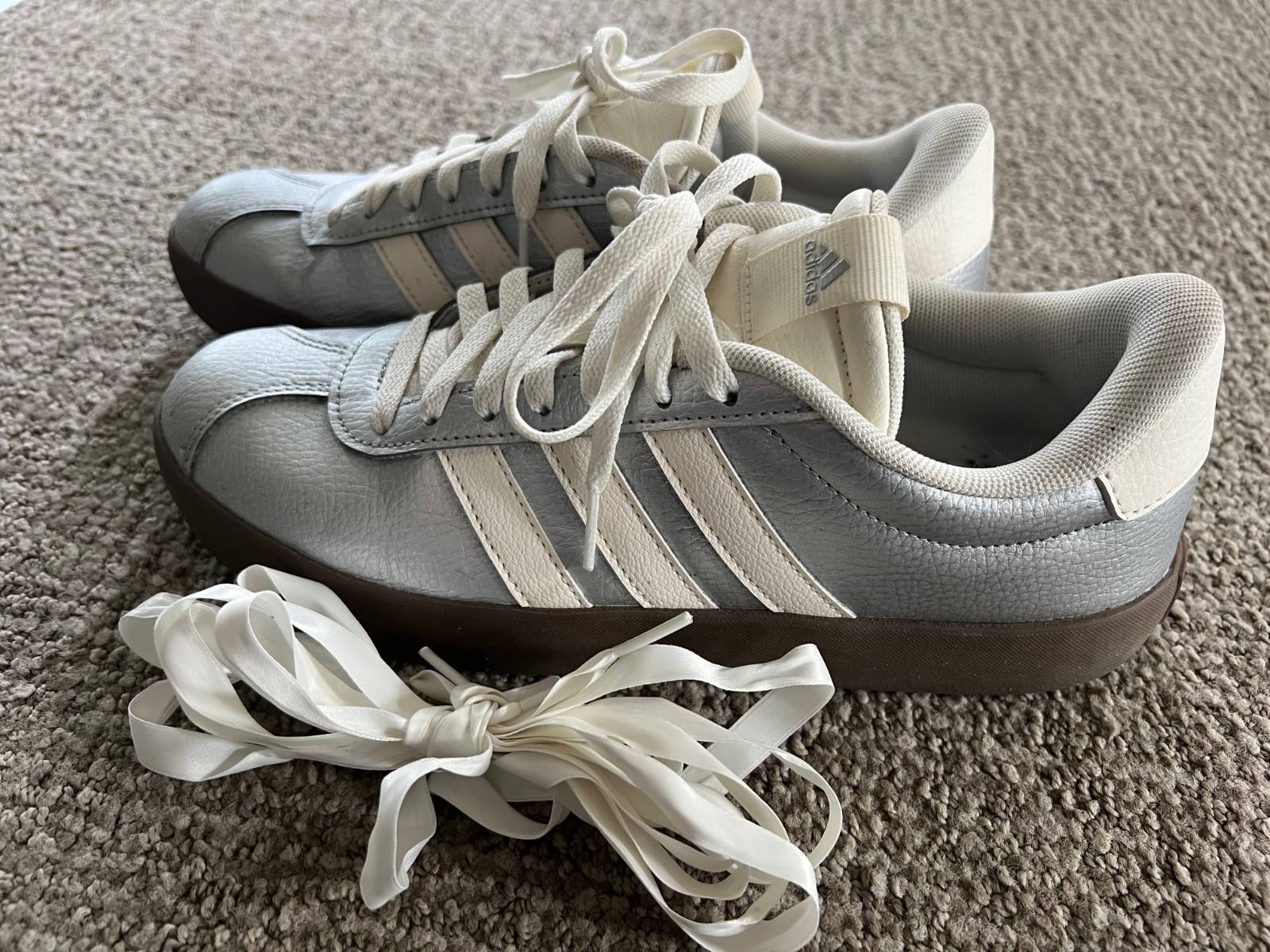 Adidas VL Women\'s Court 3.0 Casual Sneakers, Size 9, Silver/White, Slightly Used