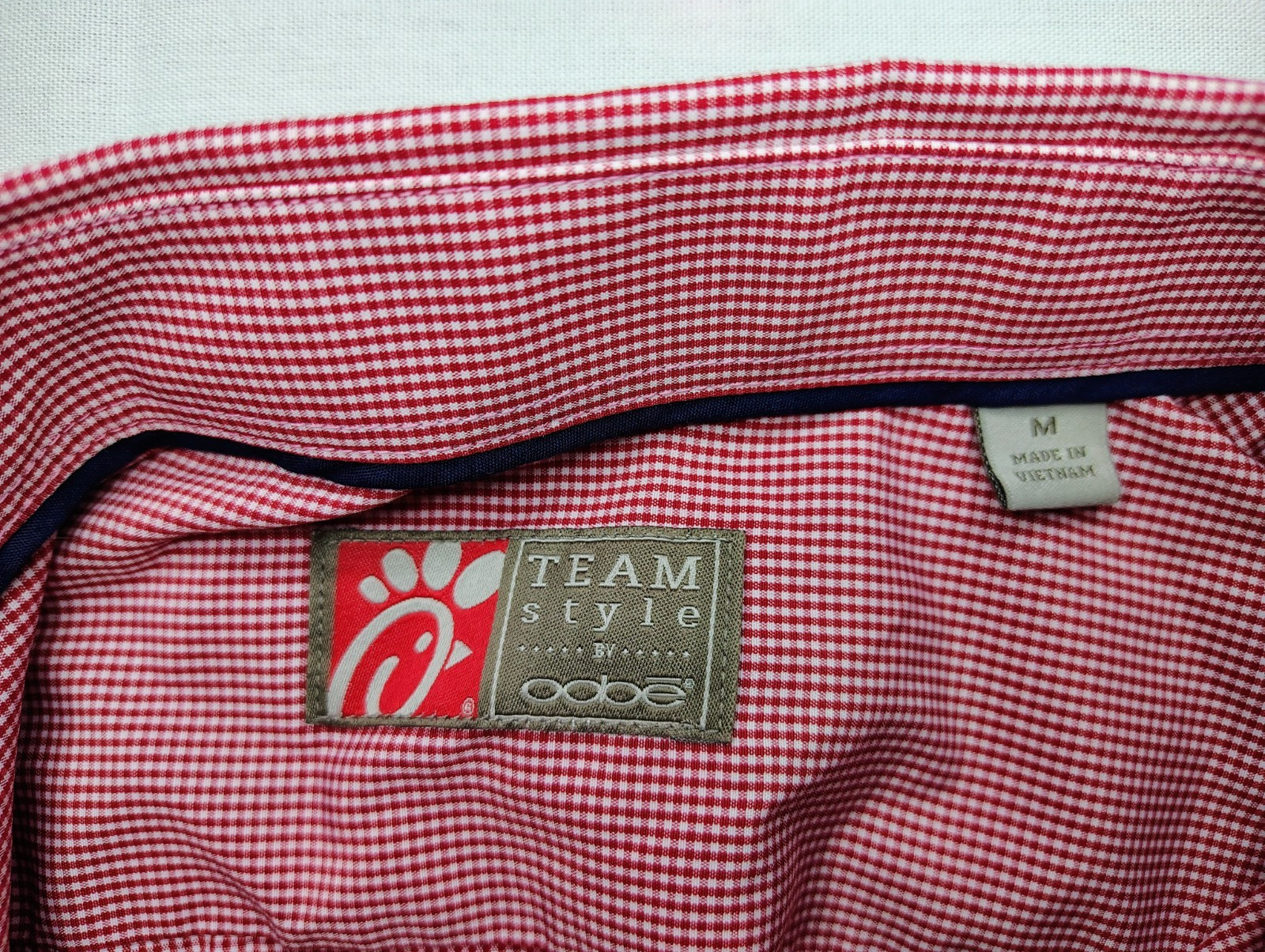 Chick-fil-A Shirt Mens M Red Gingham Button Up Uniform OOBE Team Style Badge EUC