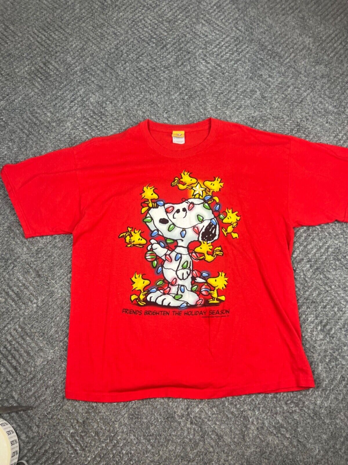 Vintage Peanuts Snoopy T Shirt Adult XL Red Friends Brighten The Holiday Season