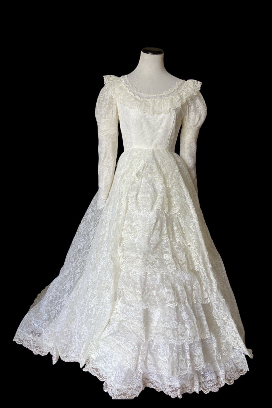 Vintage 60s/70s Lace Wedding Dress Long Train Puff Sleeve Boho Prairie 6/8 M