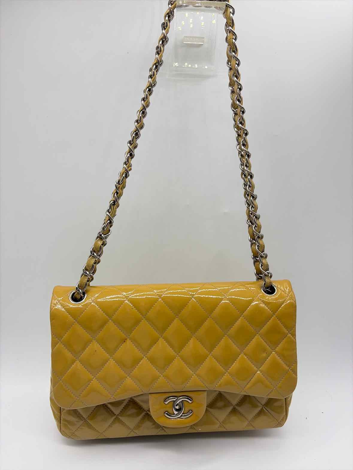 Pre-Owned Chanel Yellow Shoulder Bag Shoulder Bag