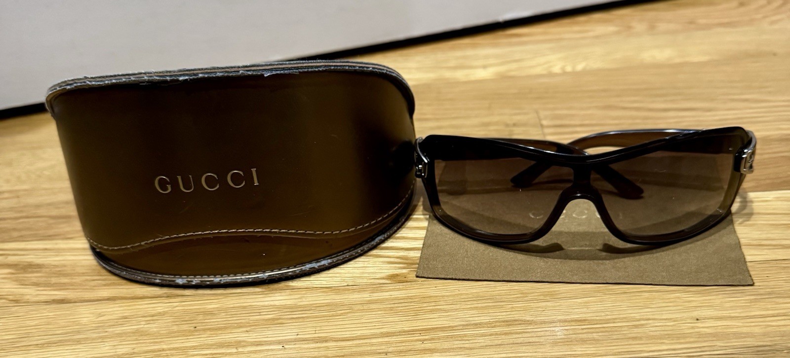 Gucci Women\'s Sunglasses Authentic, Pre-owned 2590S