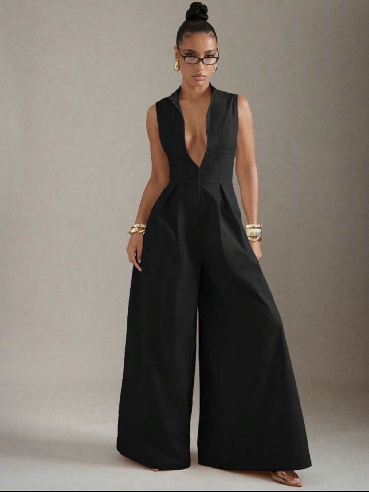 Women\'s Black Sleeveless Solid Wide-Leg V-Neck Zip Front Jumpsuit Size S to xL