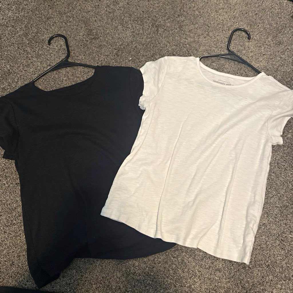 Aeropostale Seriously Soft Lot of 2 Women\'s T-Shirts S Black/White Crew Neck