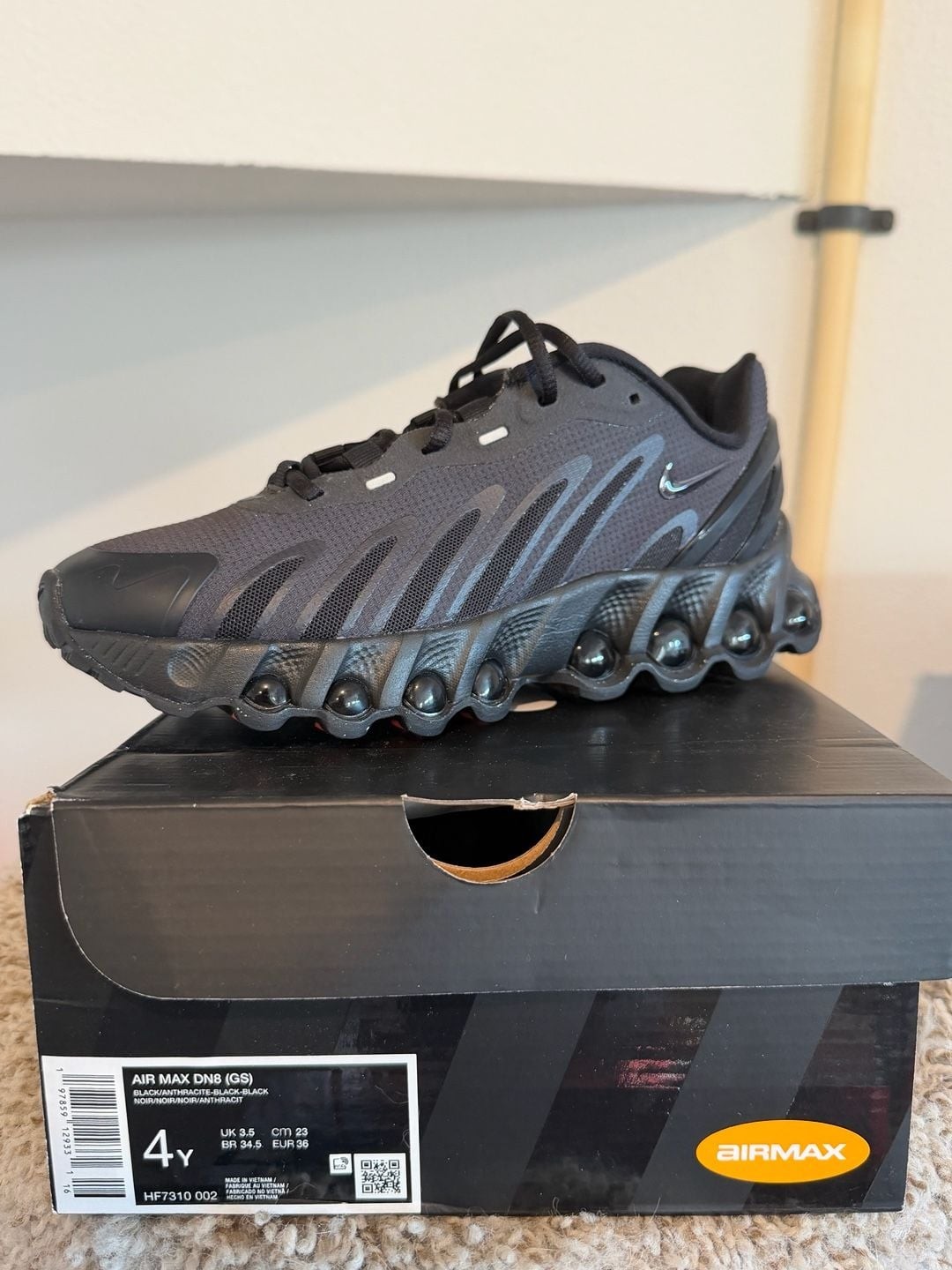 Nike Air Max Dn8 Size 4Y Black Anthracite Sneakers