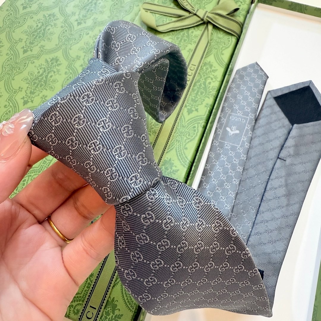 Authentic Gucci Tie Mens GG