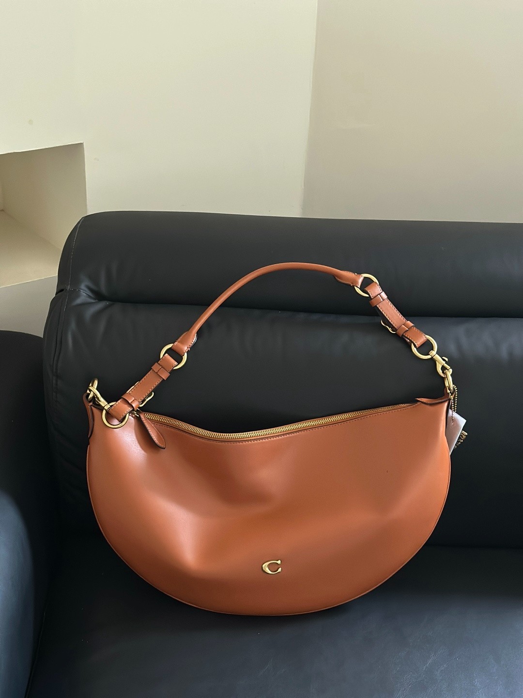 COACH Women\'s Paige Shoulder Crescent Bag CEN32 Dimensions: 28 × 25.5 cm
