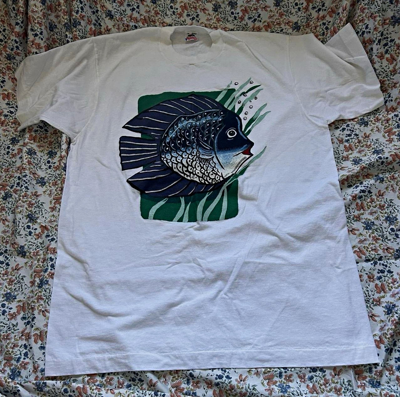 Vintage Fruit of the Loom Fish Graphic T-Shirt