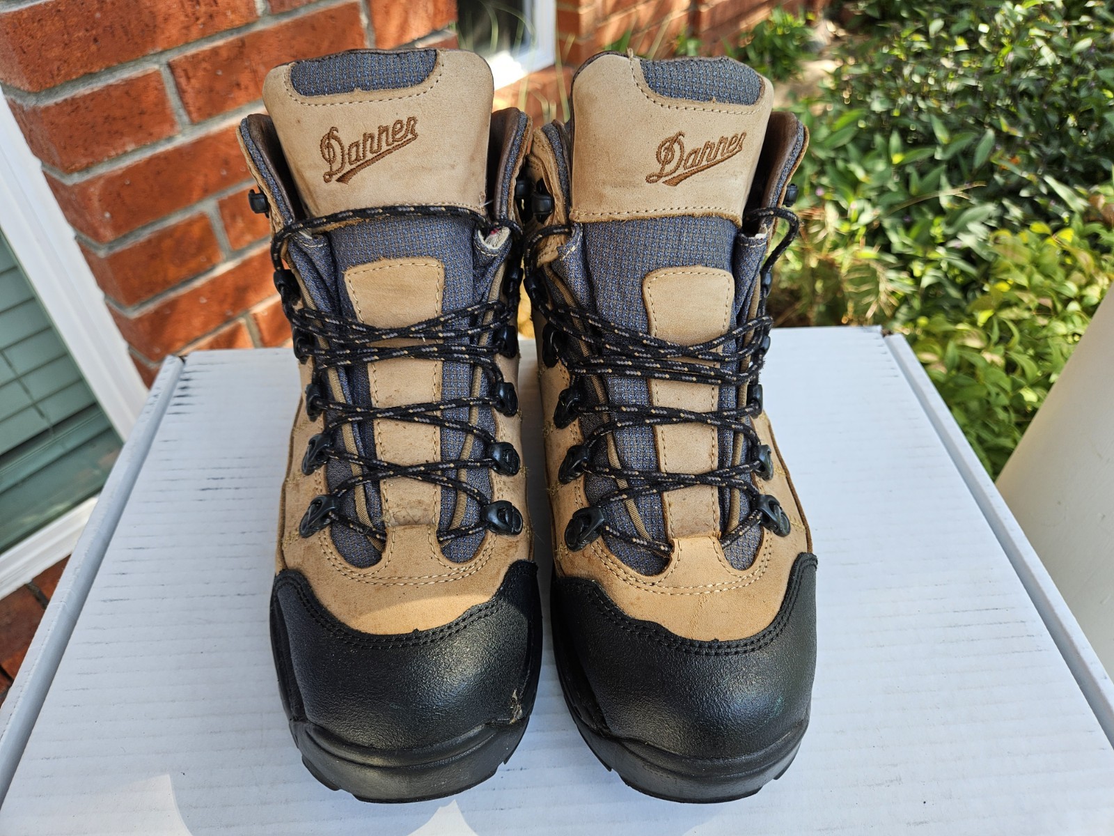 Danner 453 GTX Men\'s Hiking Boots Size 8.5 (Fits like a Size 8) -Great Conditon