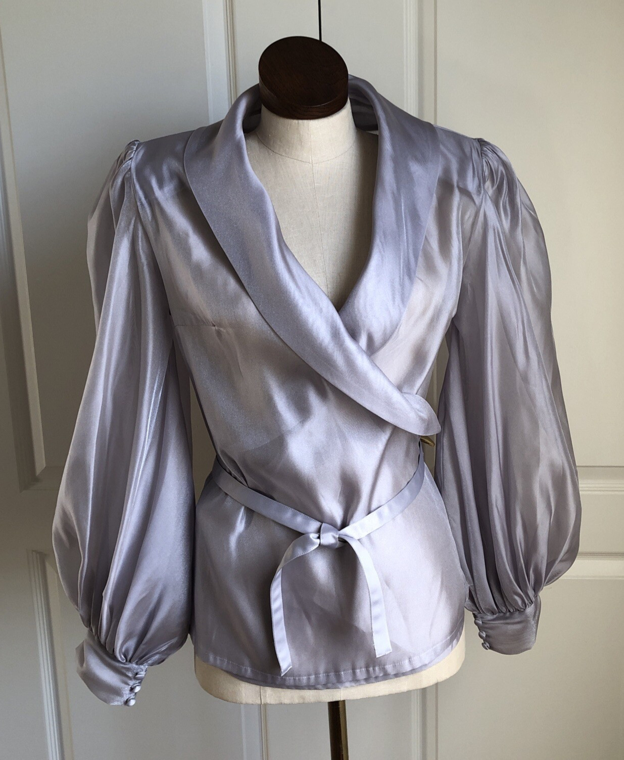 Ladies Size Small Shimmering Silver Chiffon Blouse Secrets In Lace Long Sleeve