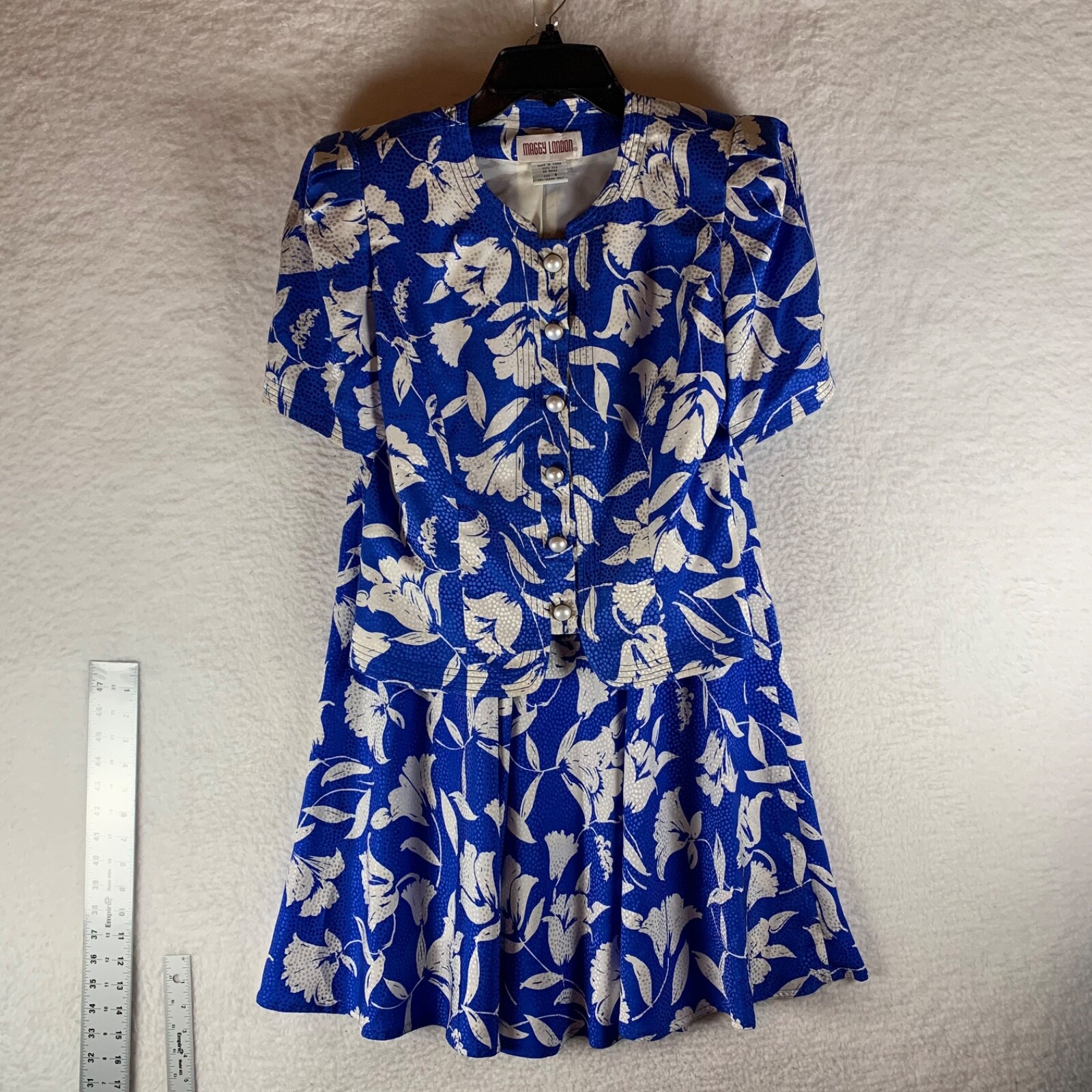 VTG Maggy London Women\'s Pearl Button Up Top Skirt Blue Floral Silk Size 8 9184