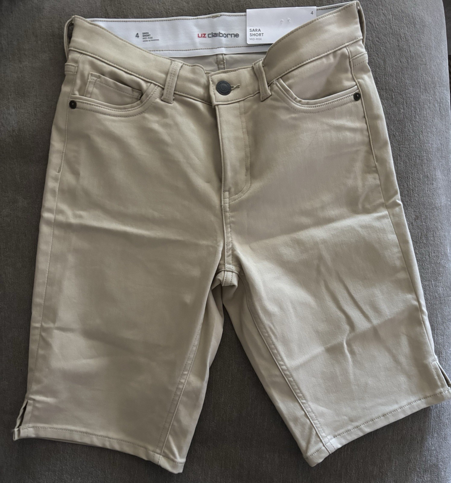 Liz Claiborne Sara Short Mid-Rise Shorts Size 4 Khaki Beige 10” Inseam