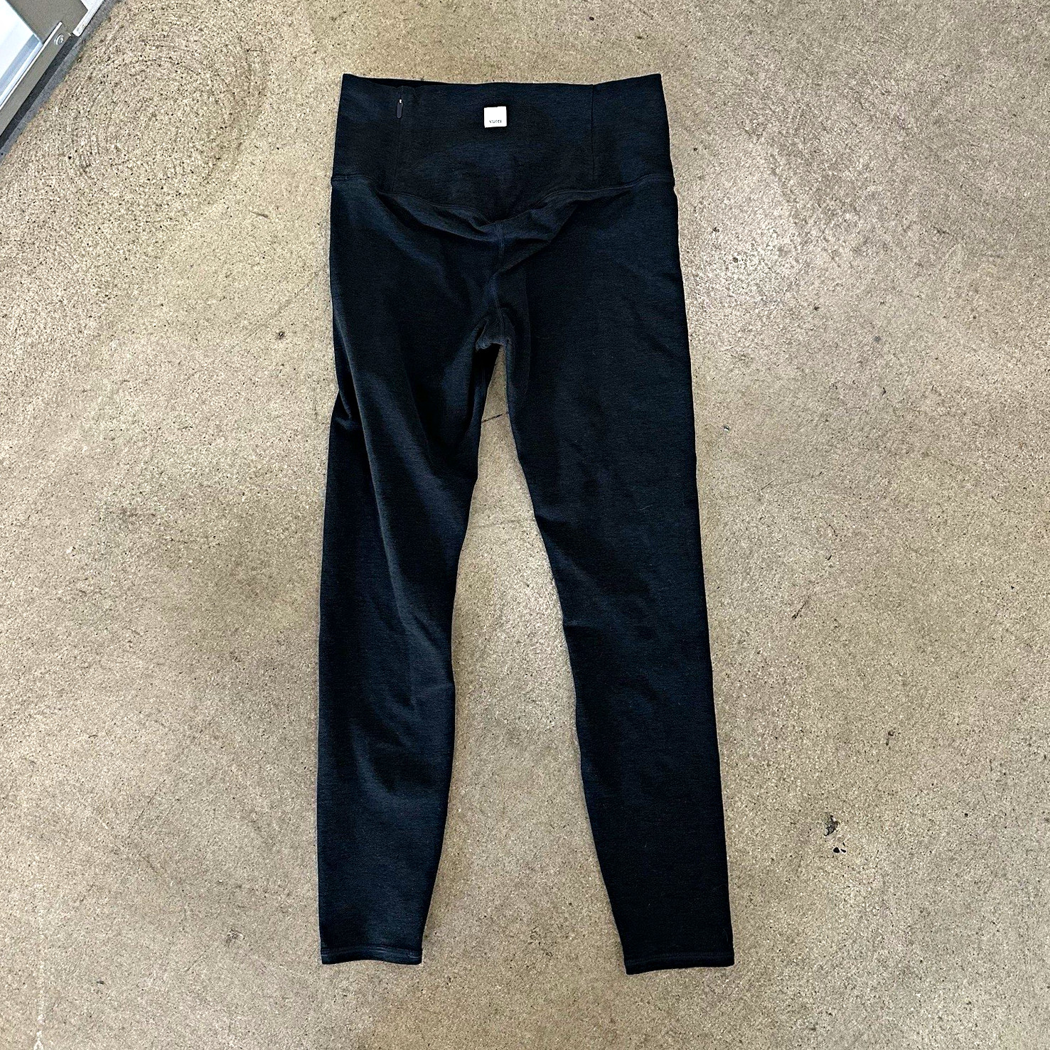 Vuori Clean Elevation Leggings Womens Small Black Heather High Rise READ Flaw